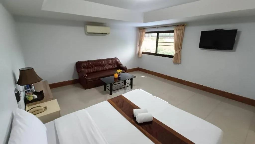 Bed in Rimnam Hotel Suk Sawat 70