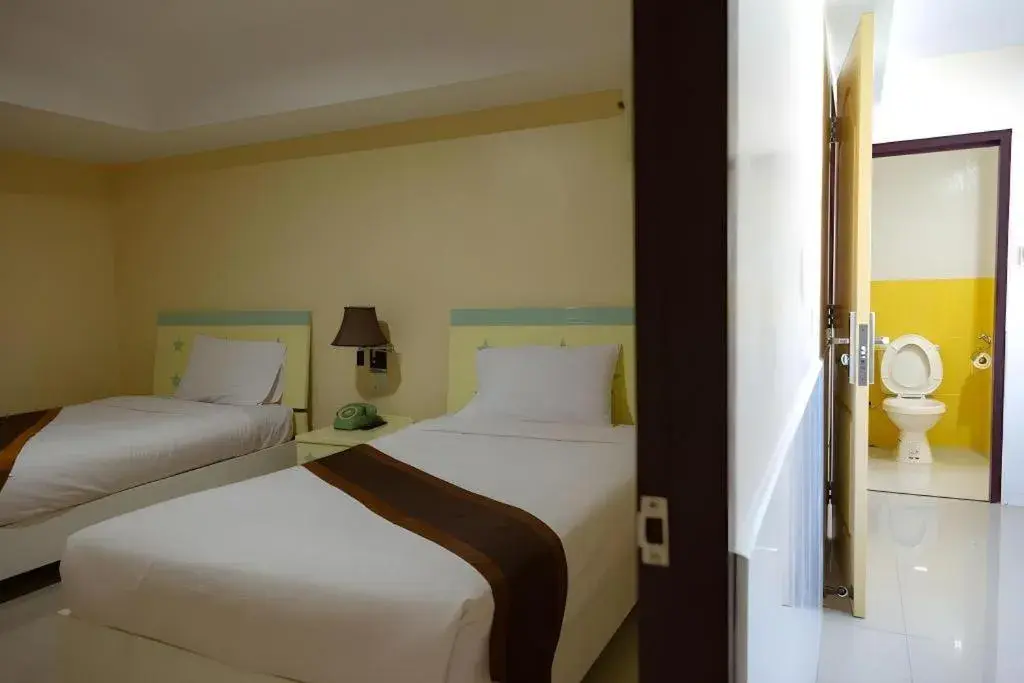 Bed in Rimnam Hotel Suk Sawat 70 Bed in Rimnam Hotel Suk Sawat 70