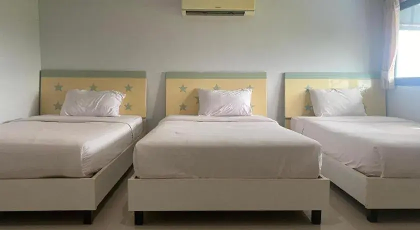 Bed in Rimnam Hotel Suk Sawat 70 Bed in Rimnam Hotel Suk Sawat 70