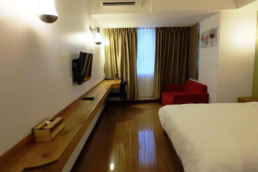 Bed in Cozy At 9 Hotel And Kitchen