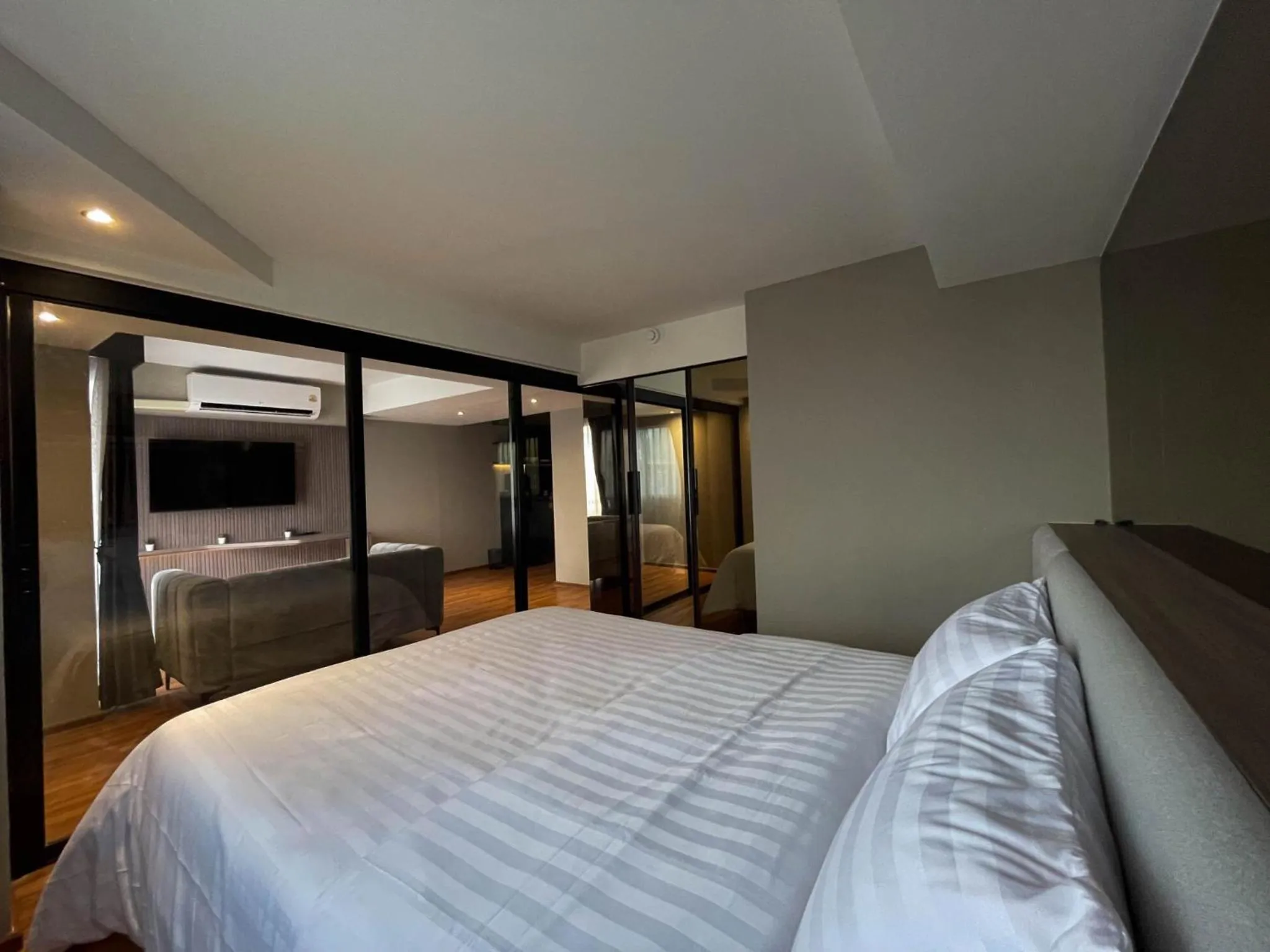 Property building, Bed in We Hotel