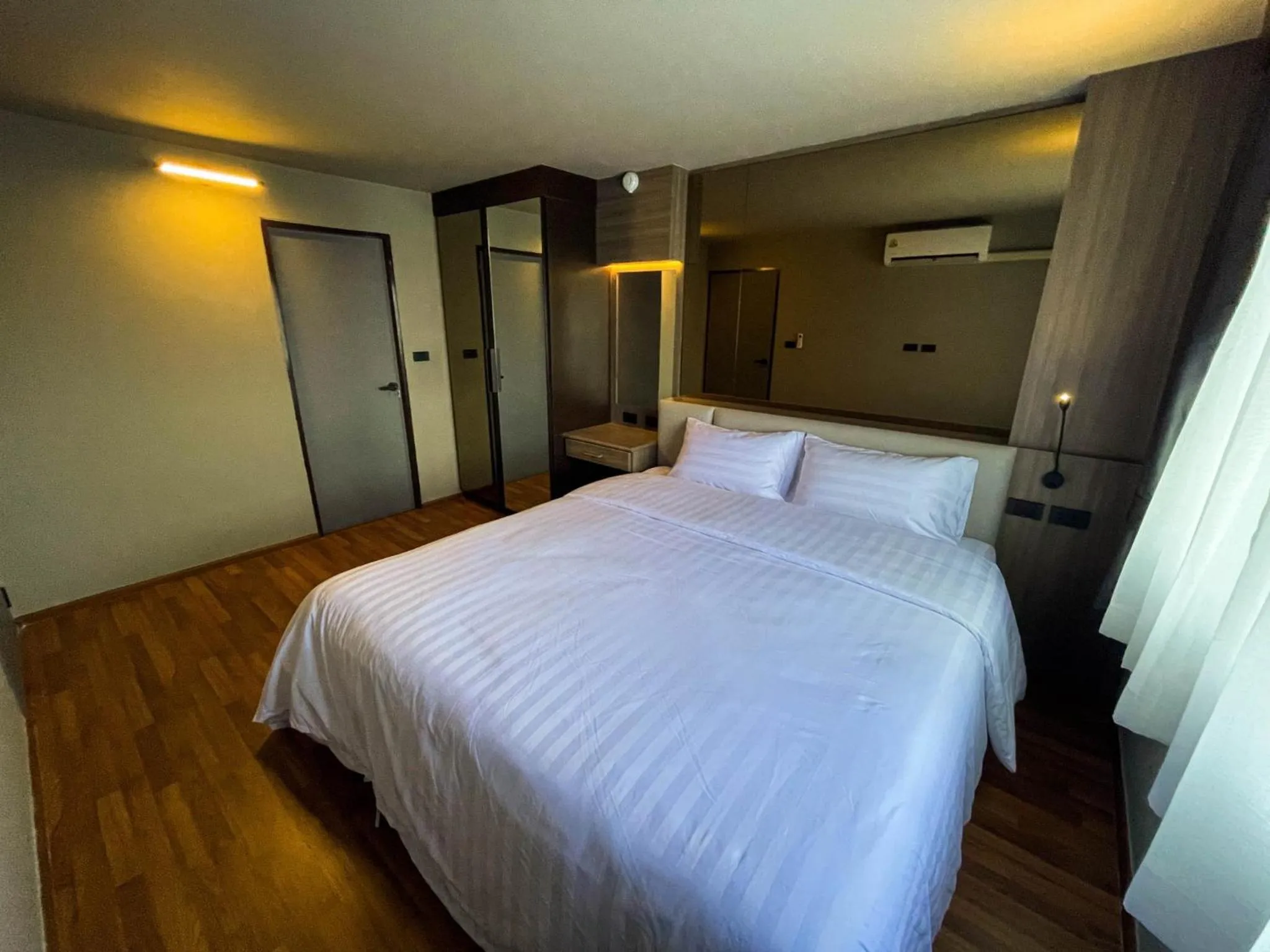 Property building, Bed in We Hotel