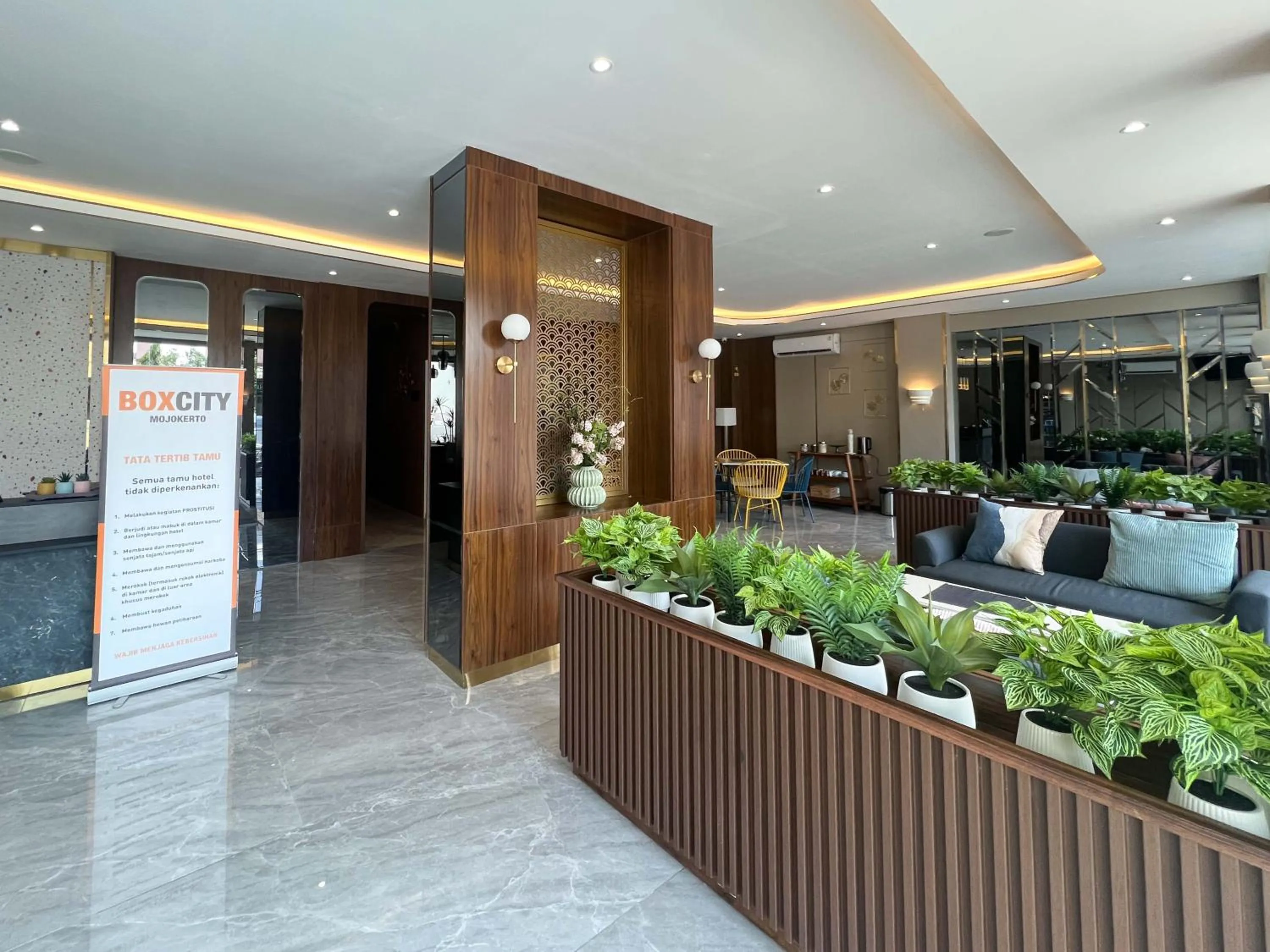 Lobby or reception in Box City Hotel Mojokerto