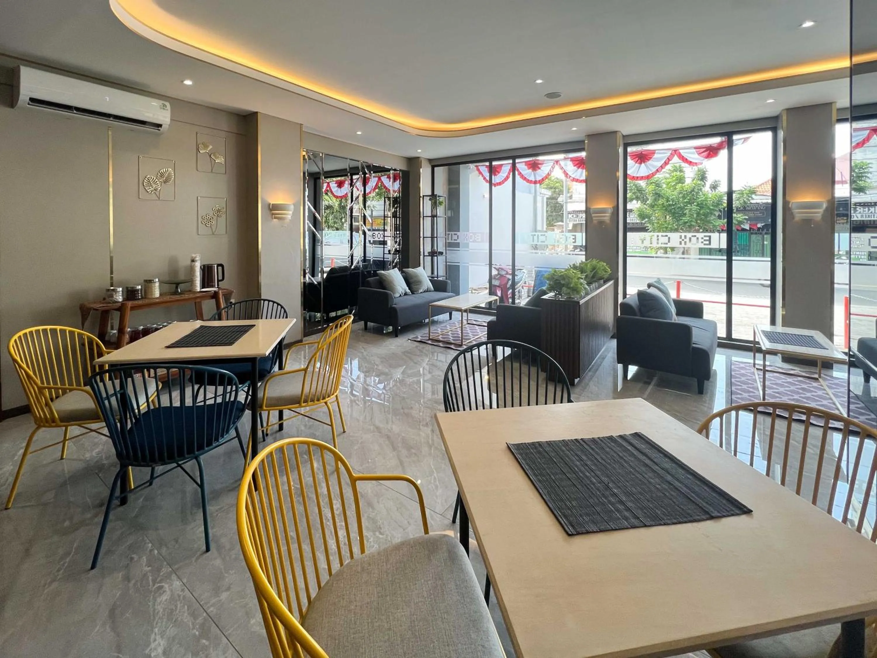 Lobby or reception in Box City Hotel Mojokerto