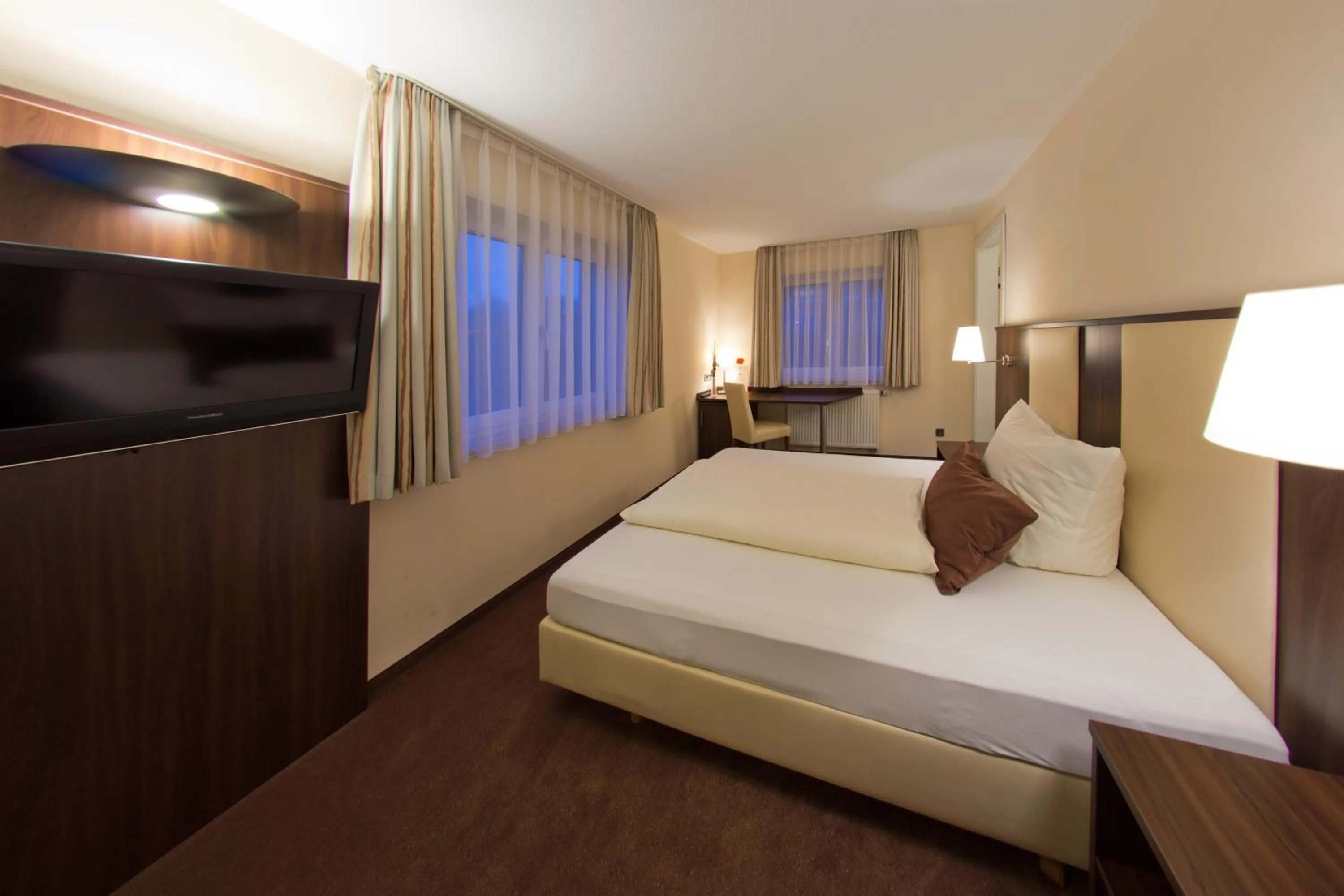 Bedroom, Bed in Hotel - Restaurant Sonneneck