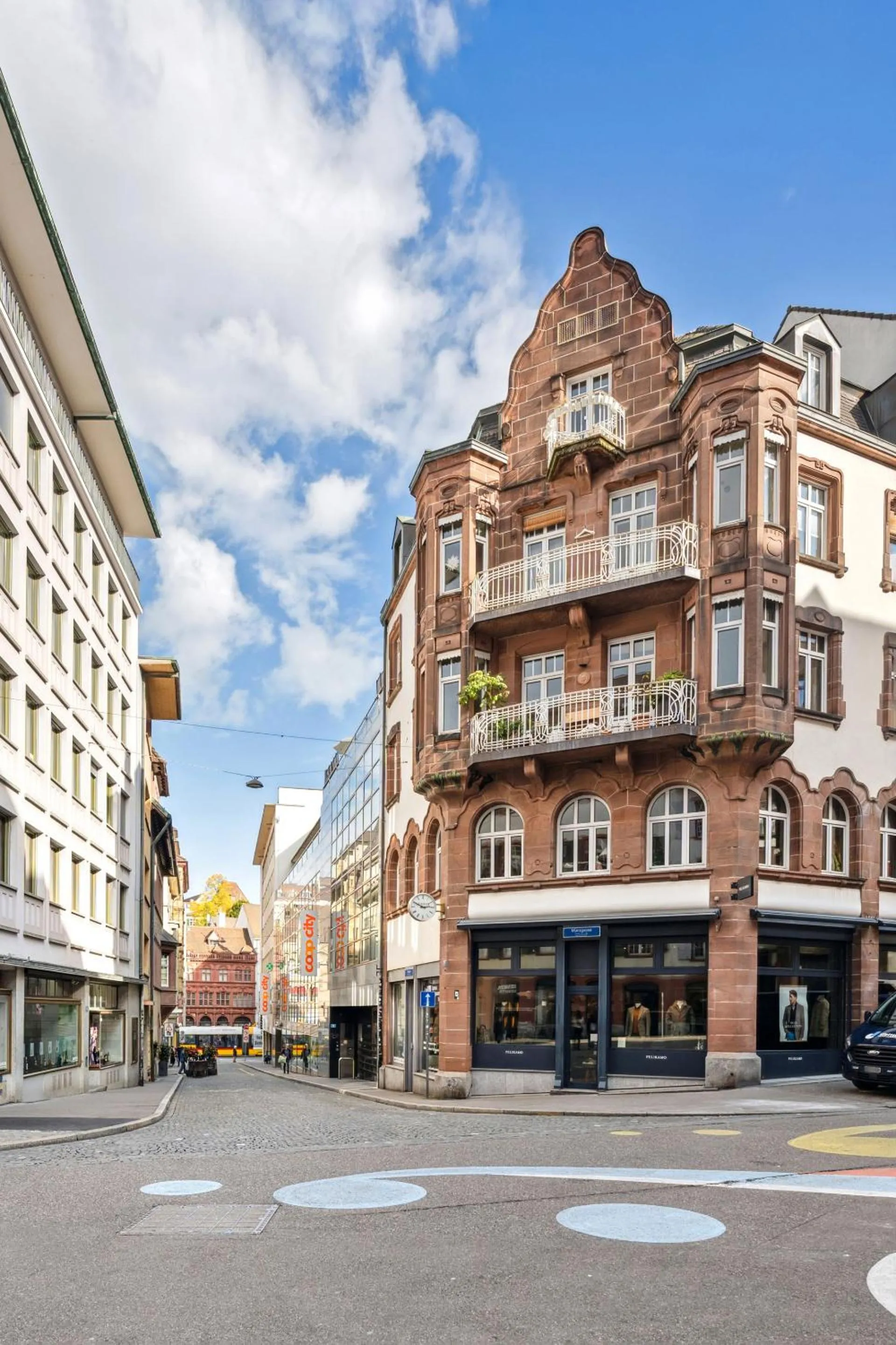Property building in Limehome Basel Münzgasse