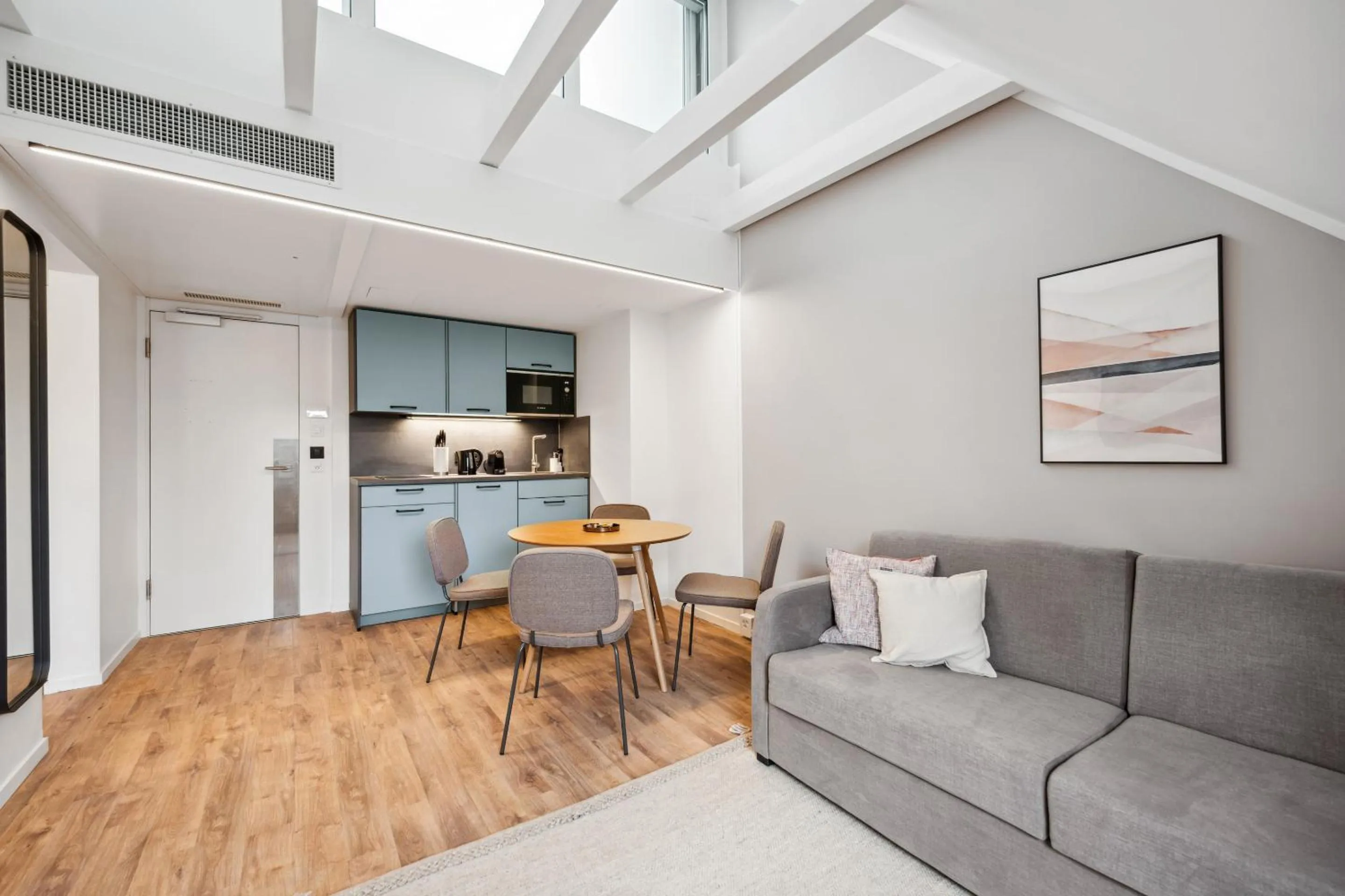 Kitchen or kitchenette in Limehome Basel Münzgasse