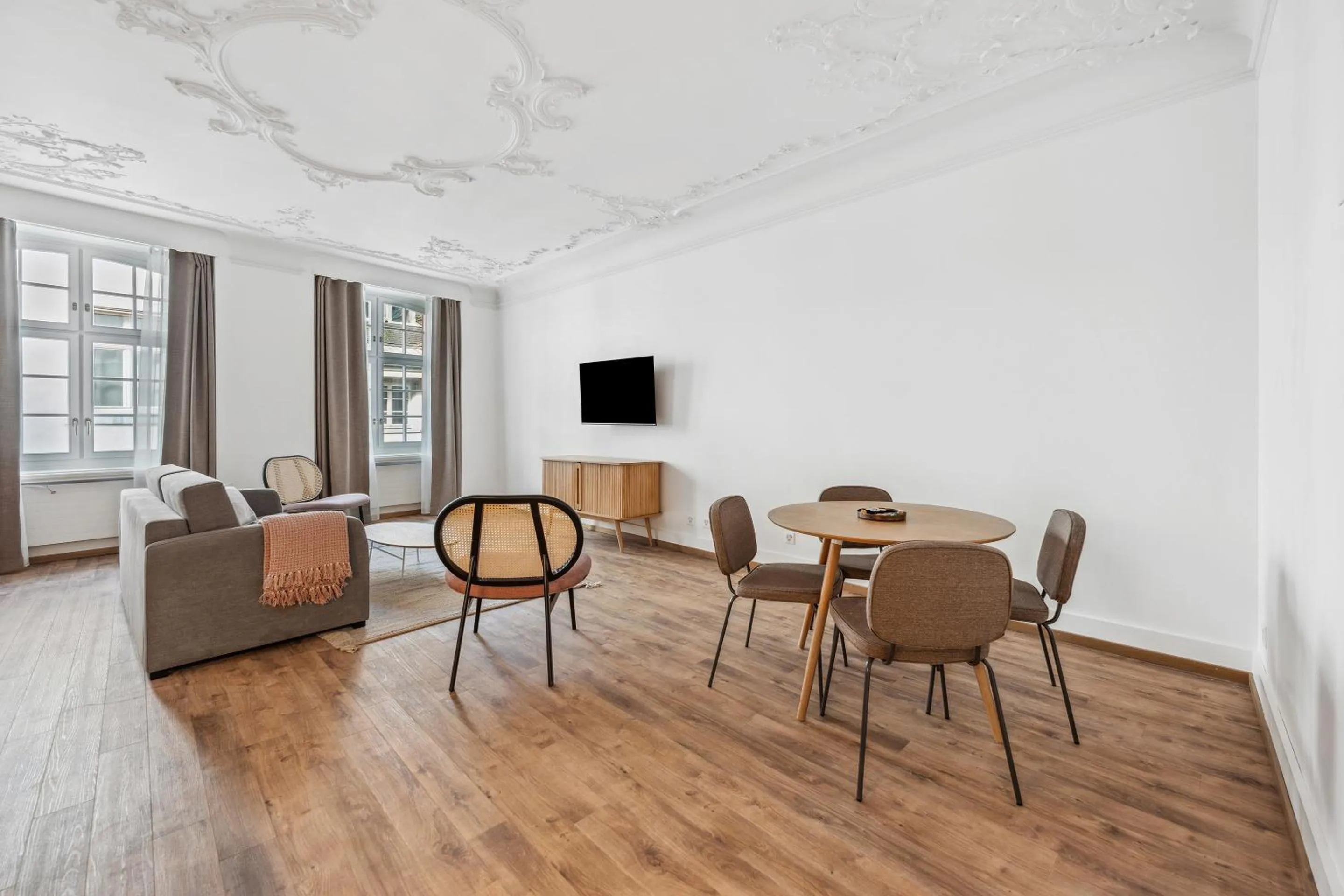 TV and multimedia in Limehome Basel Münzgasse