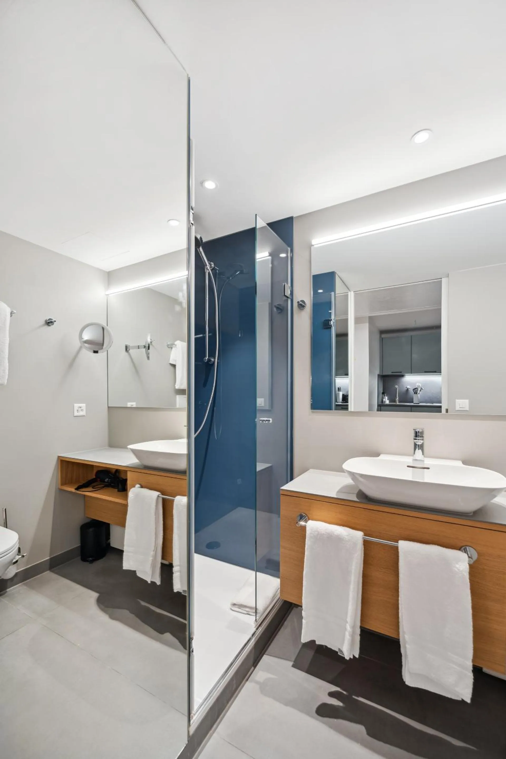 Shower in Limehome Basel Münzgasse