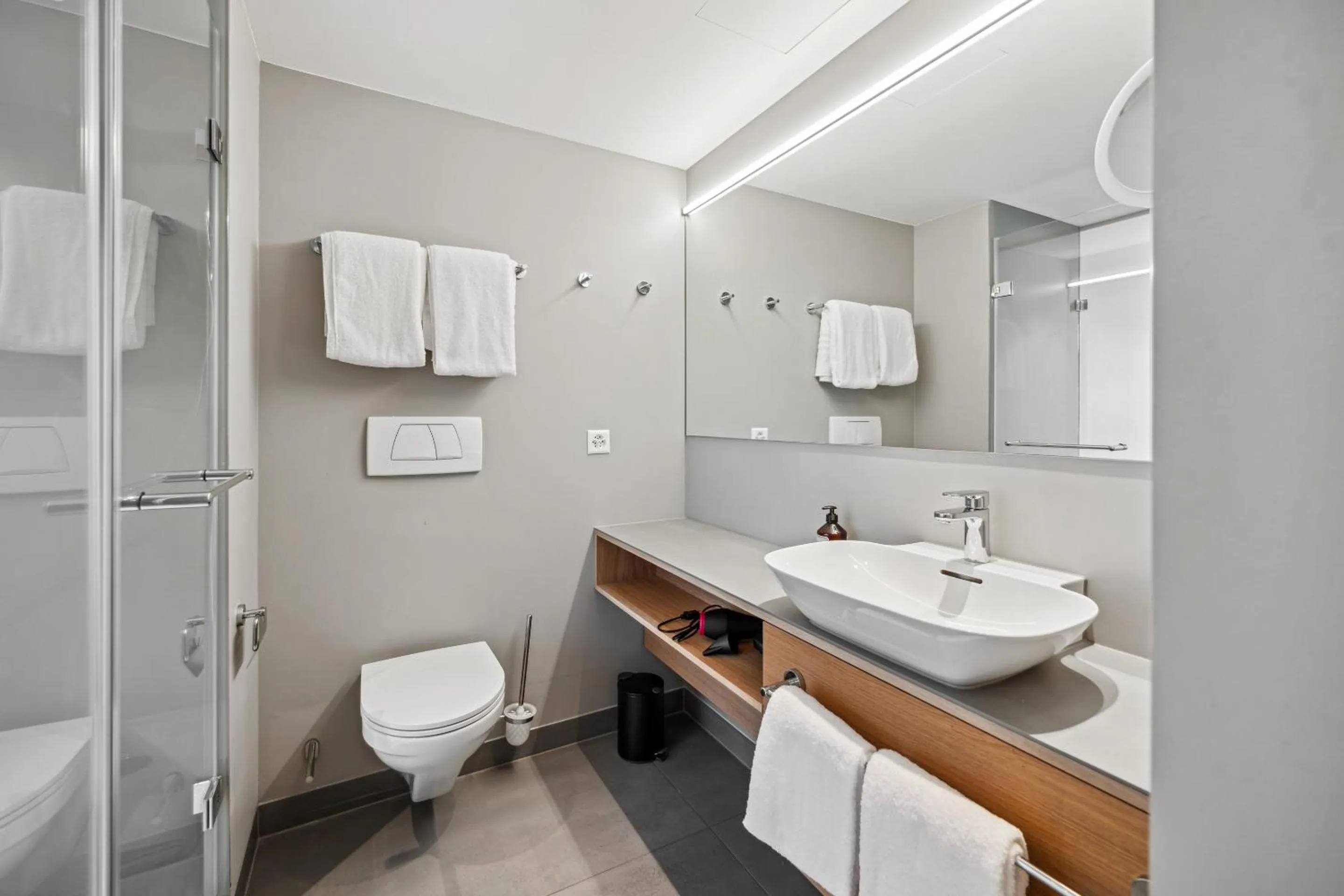 Shower in Limehome Basel Münzgasse