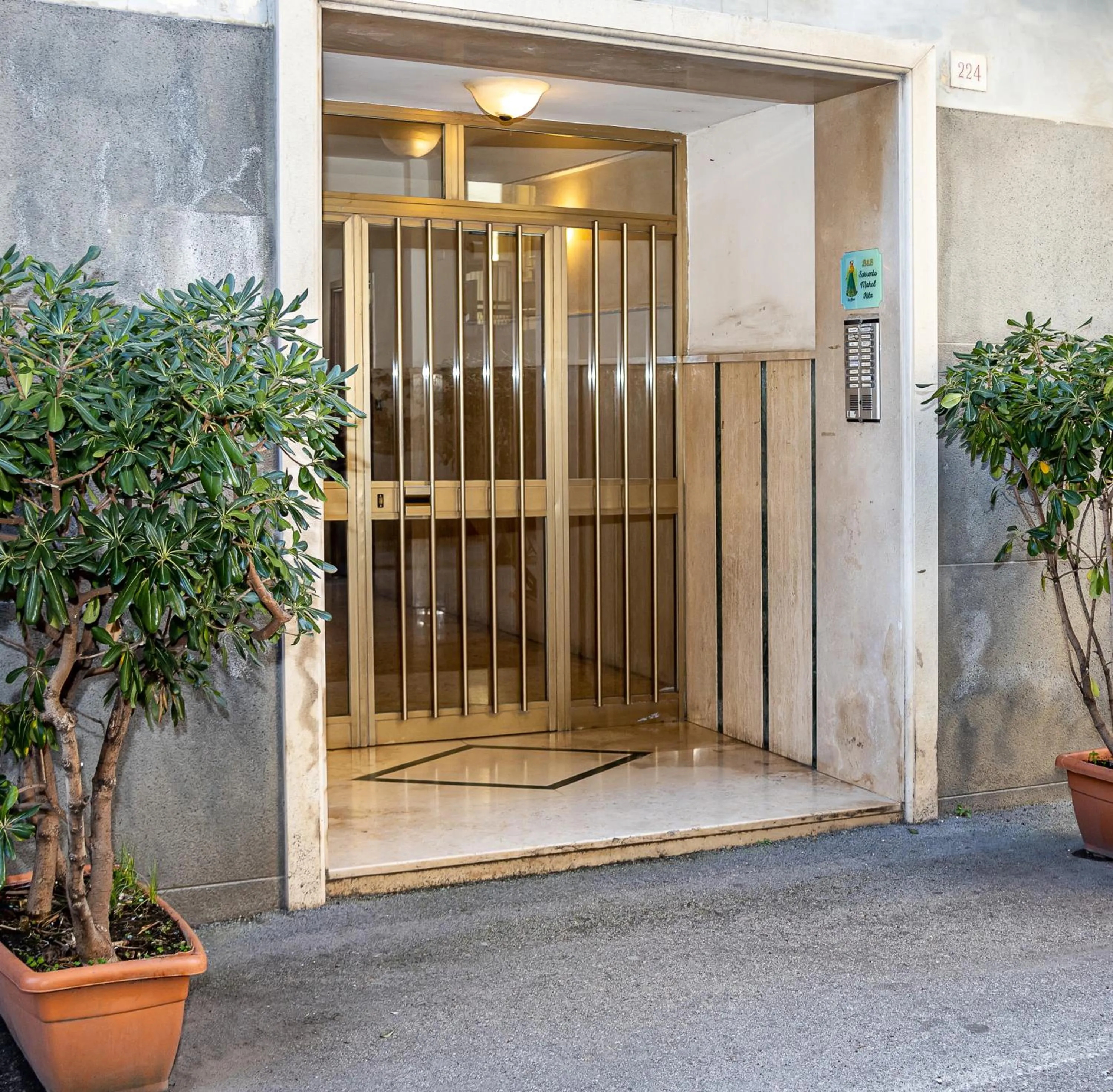 Facade/entrance in B&B Sorrento Mahal Kita