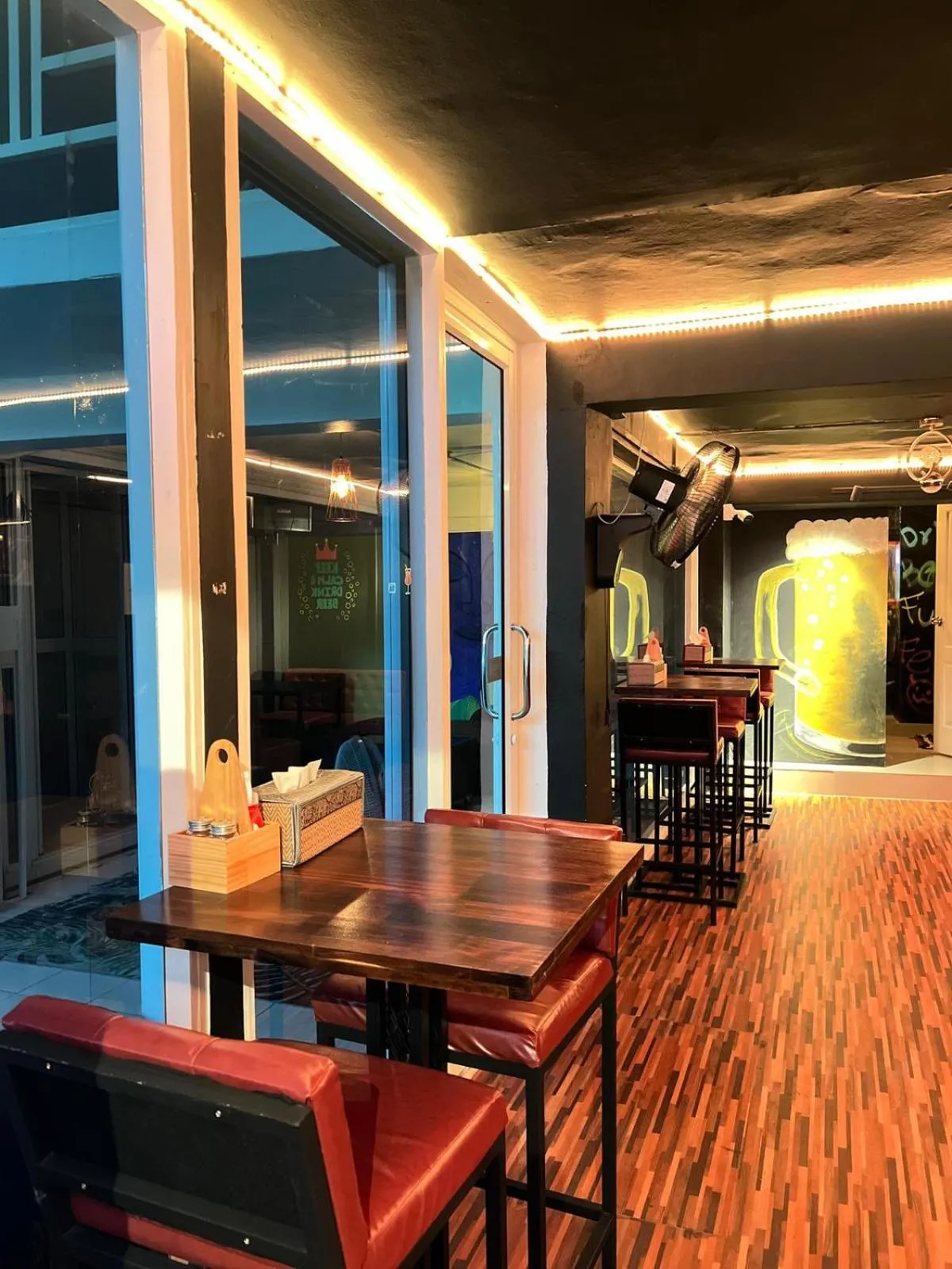 Restaurant/places to eat in Lemon Tree Hostel Khaosan