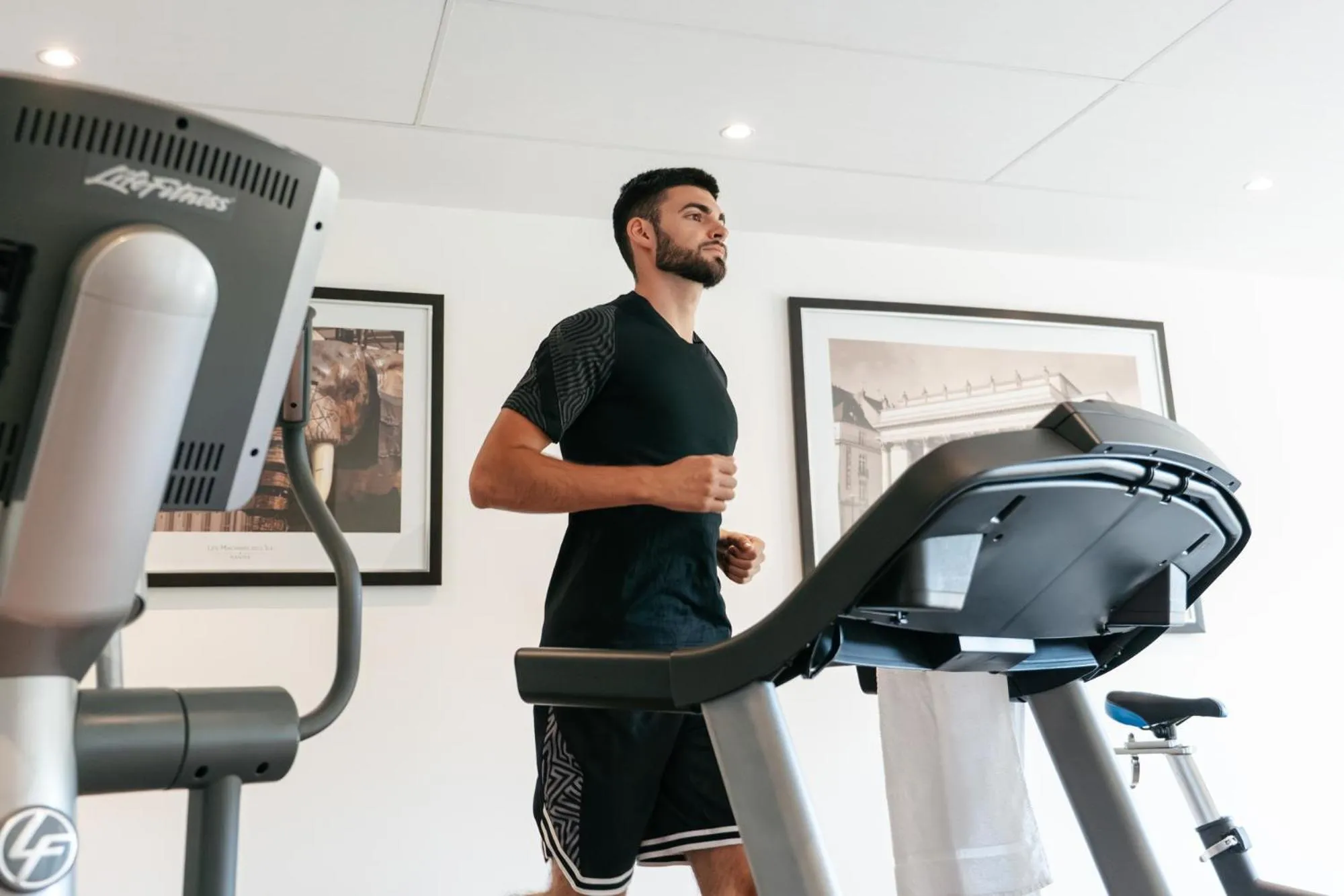 Fitness centre/facilities in Westotel Life Nantes Carquefou