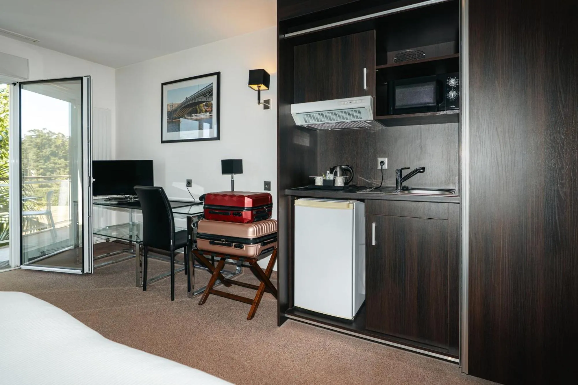 Kitchen or kitchenette, Bed in Westotel Life Nantes Carquefou