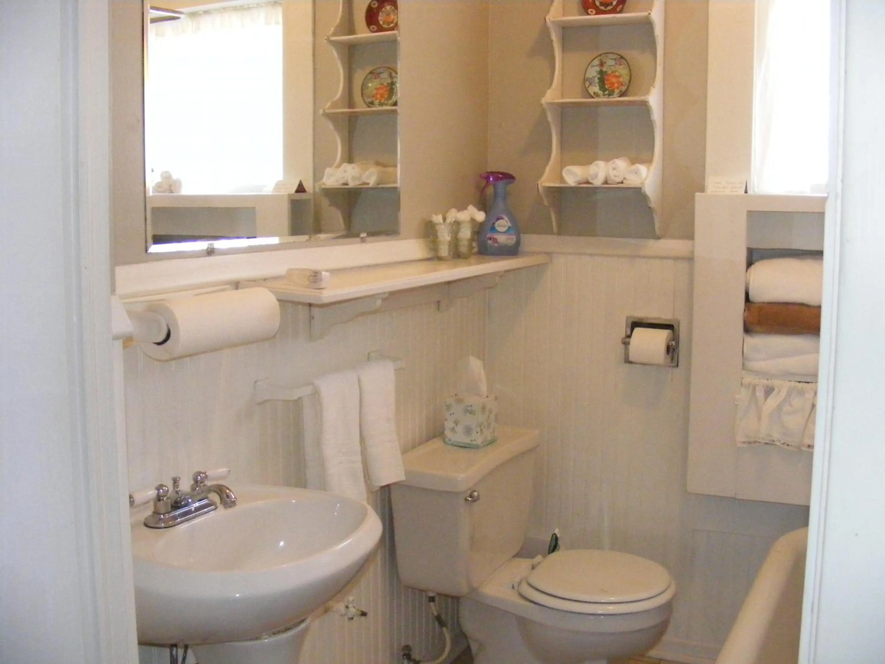 Toilet in PriceHouseInn