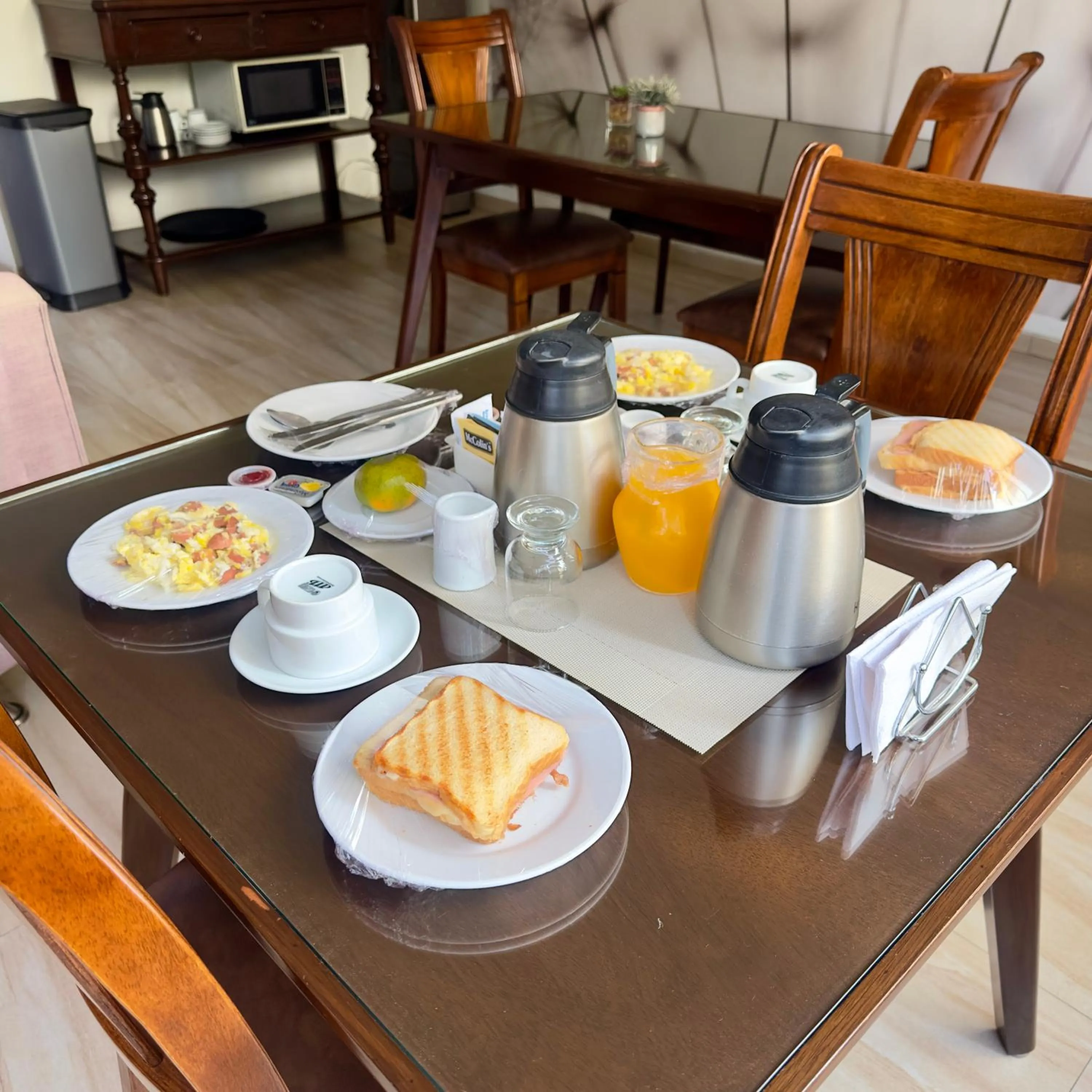 Breakfast in Hotel Esencia Suites