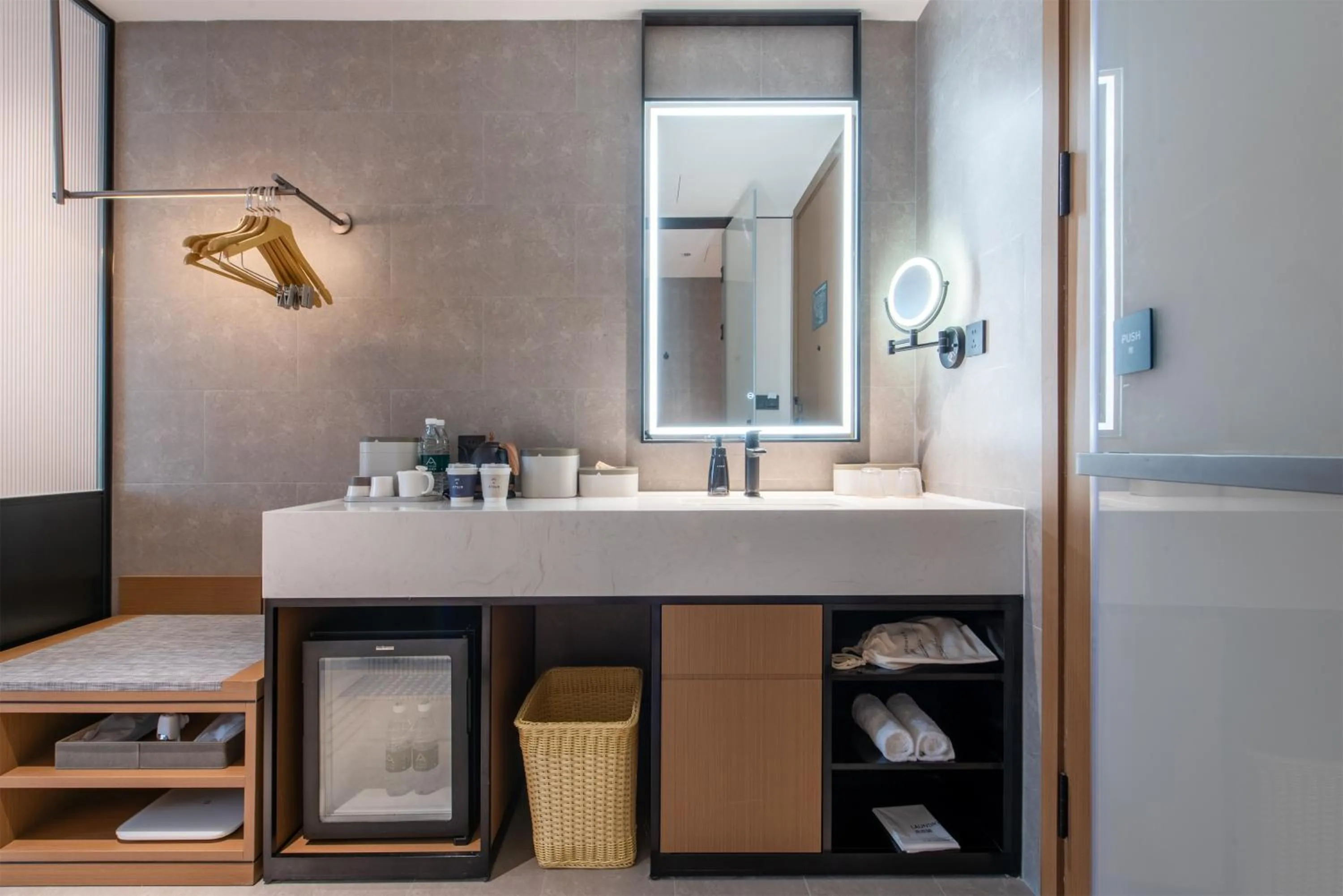 Atour Hotel Shenzhen Pingshan Kengzi Metro Station