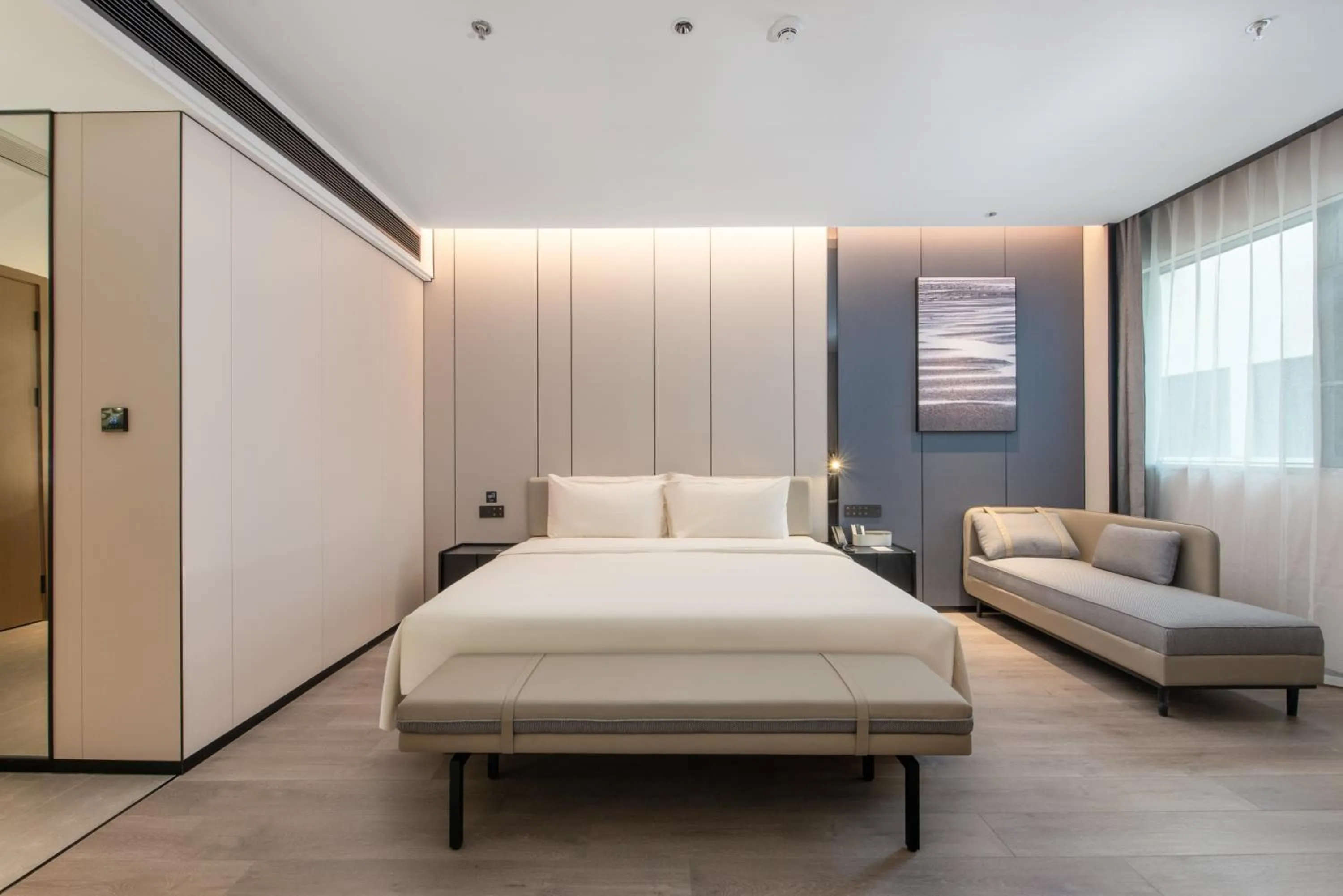 Bed in Atour Hotel Shenzhen Pingshan Kengzi Metro Station