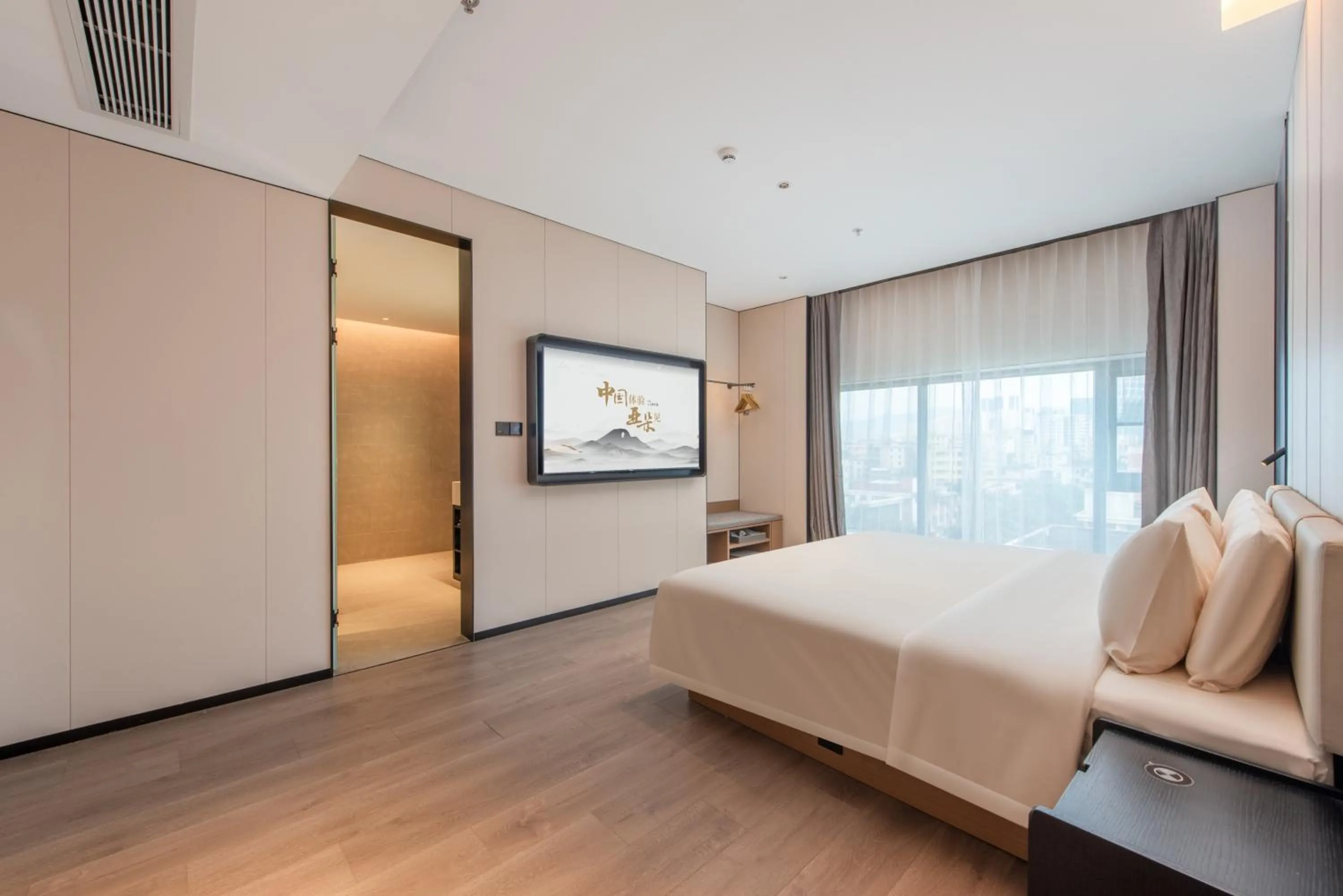 Bed in Atour Hotel Shenzhen Pingshan Kengzi Metro Station