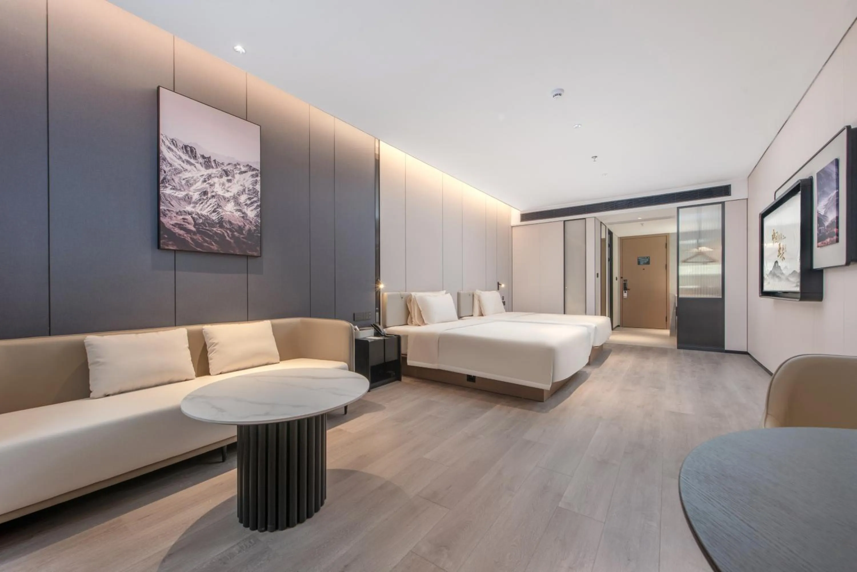 Bed in Atour Hotel Shenzhen Pingshan Kengzi Metro Station