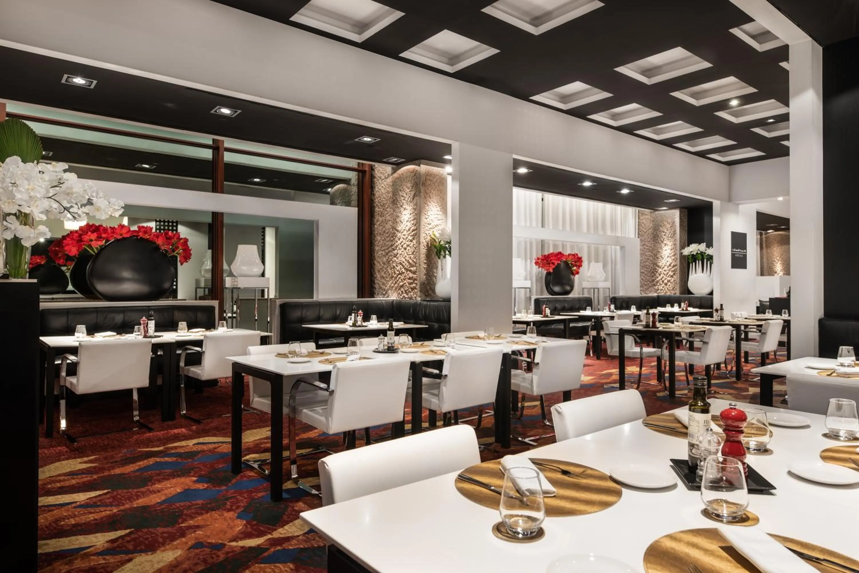Restaurant/places to eat in Hilton Madrid Airport