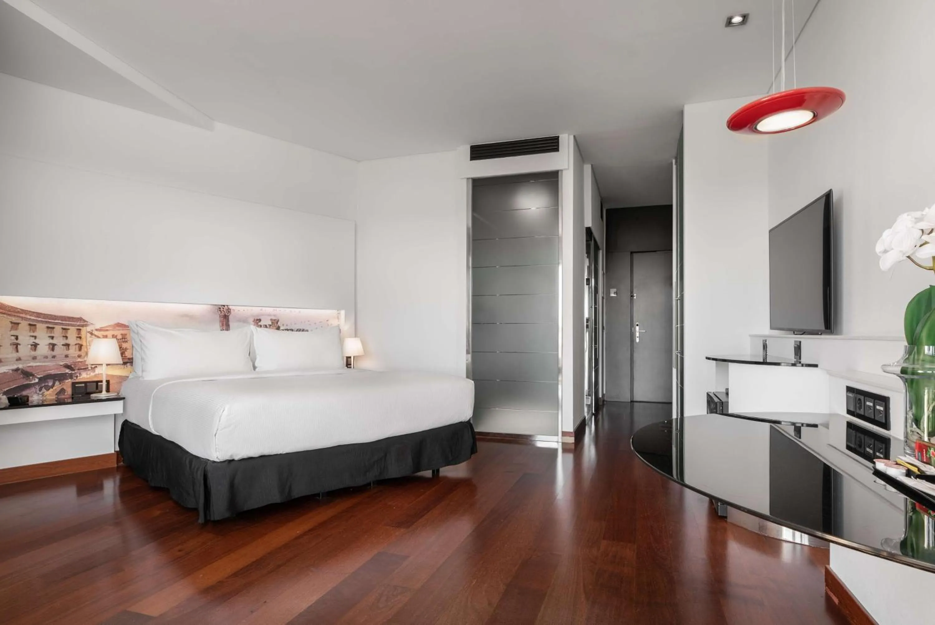 Bed in Hilton Madrid Airport