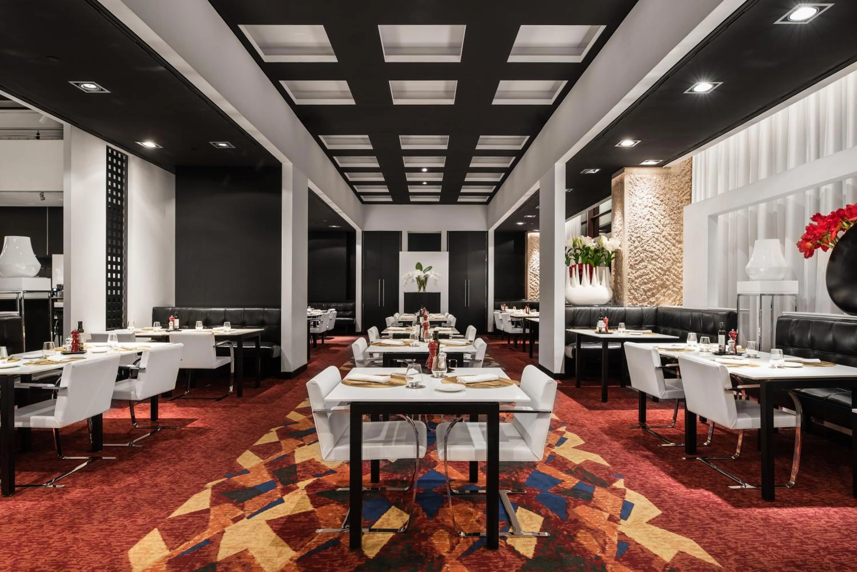 Restaurant/places to eat in Hilton Madrid Airport