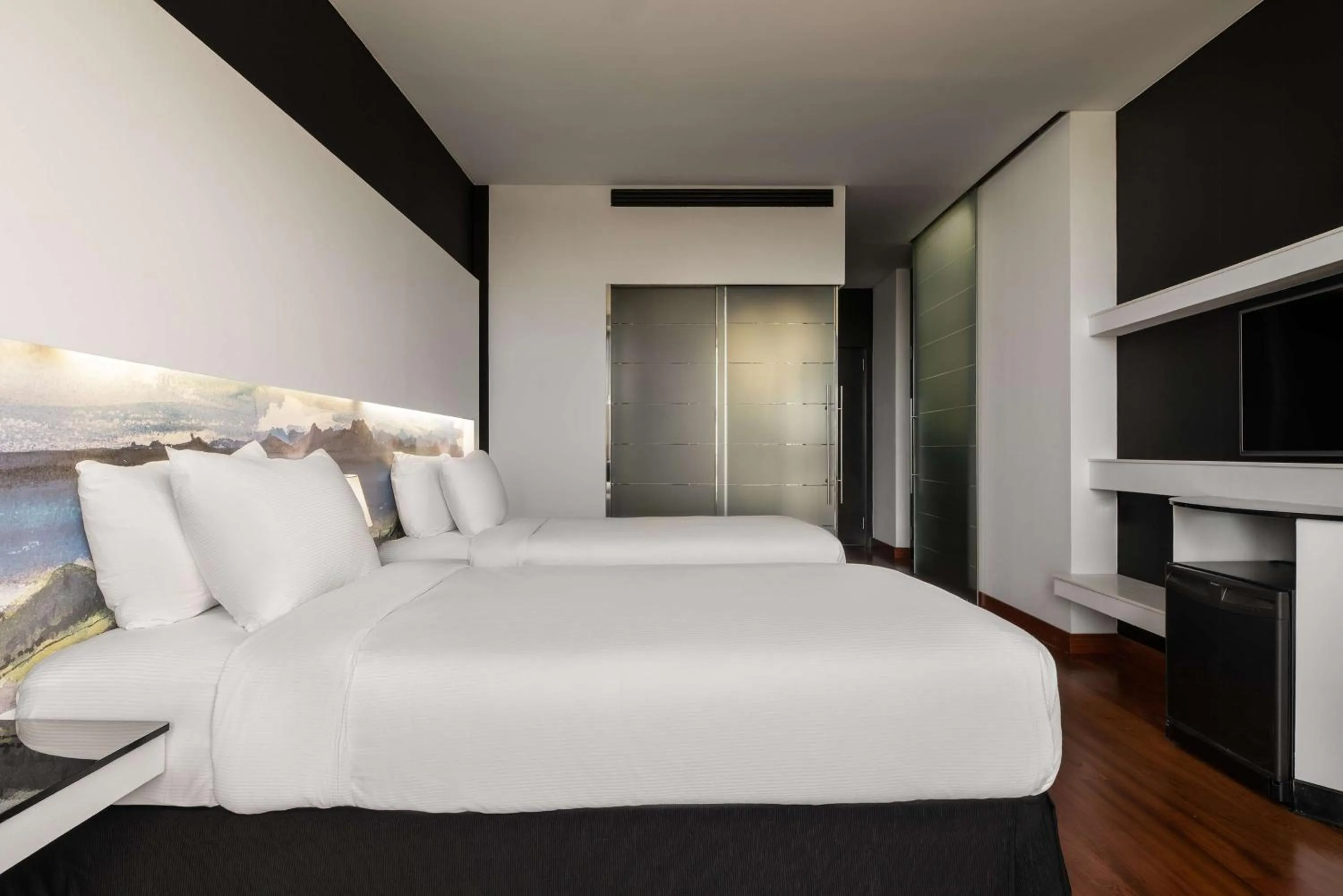 Bed in Hilton Madrid Airport