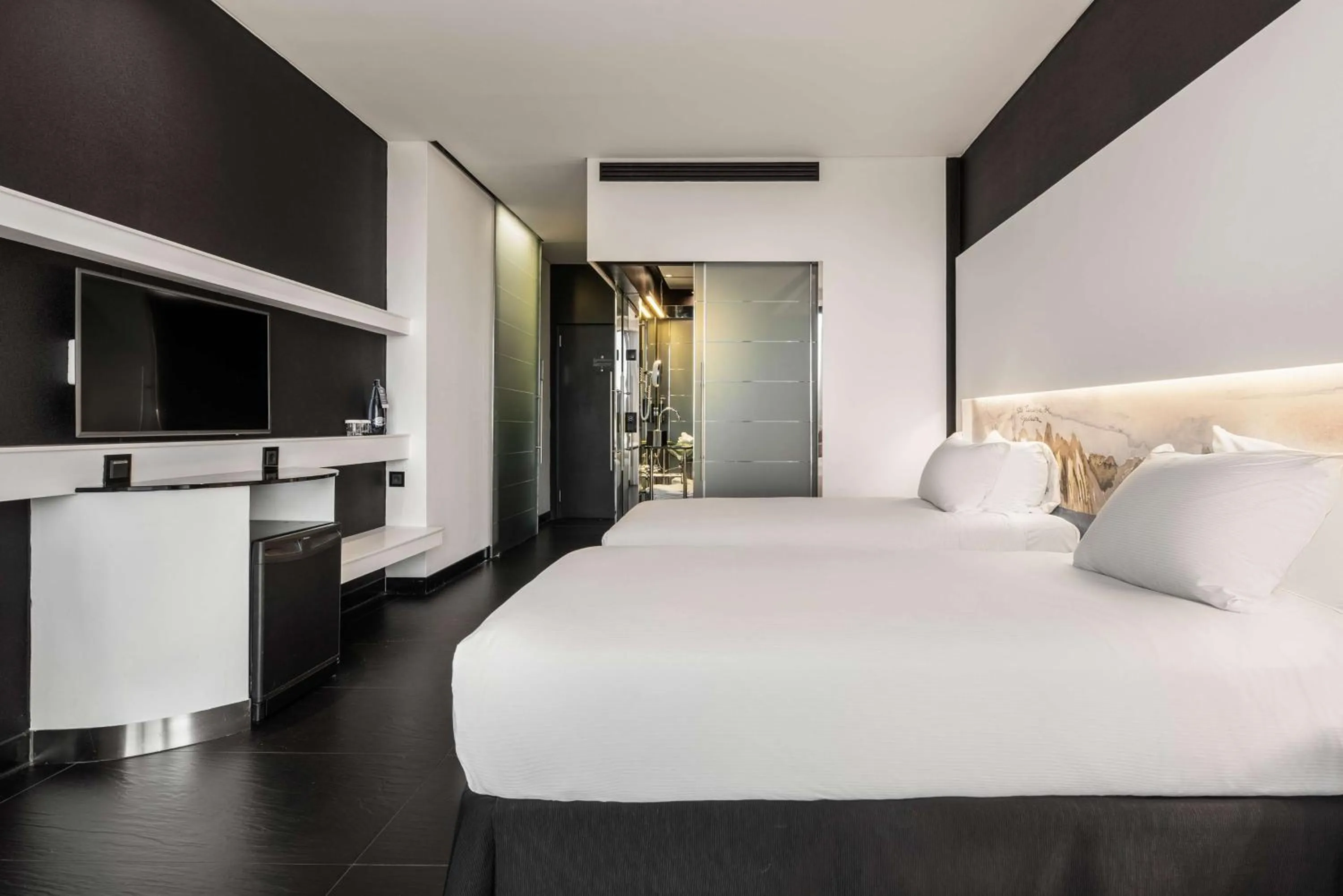 Bed in Hilton Madrid Airport