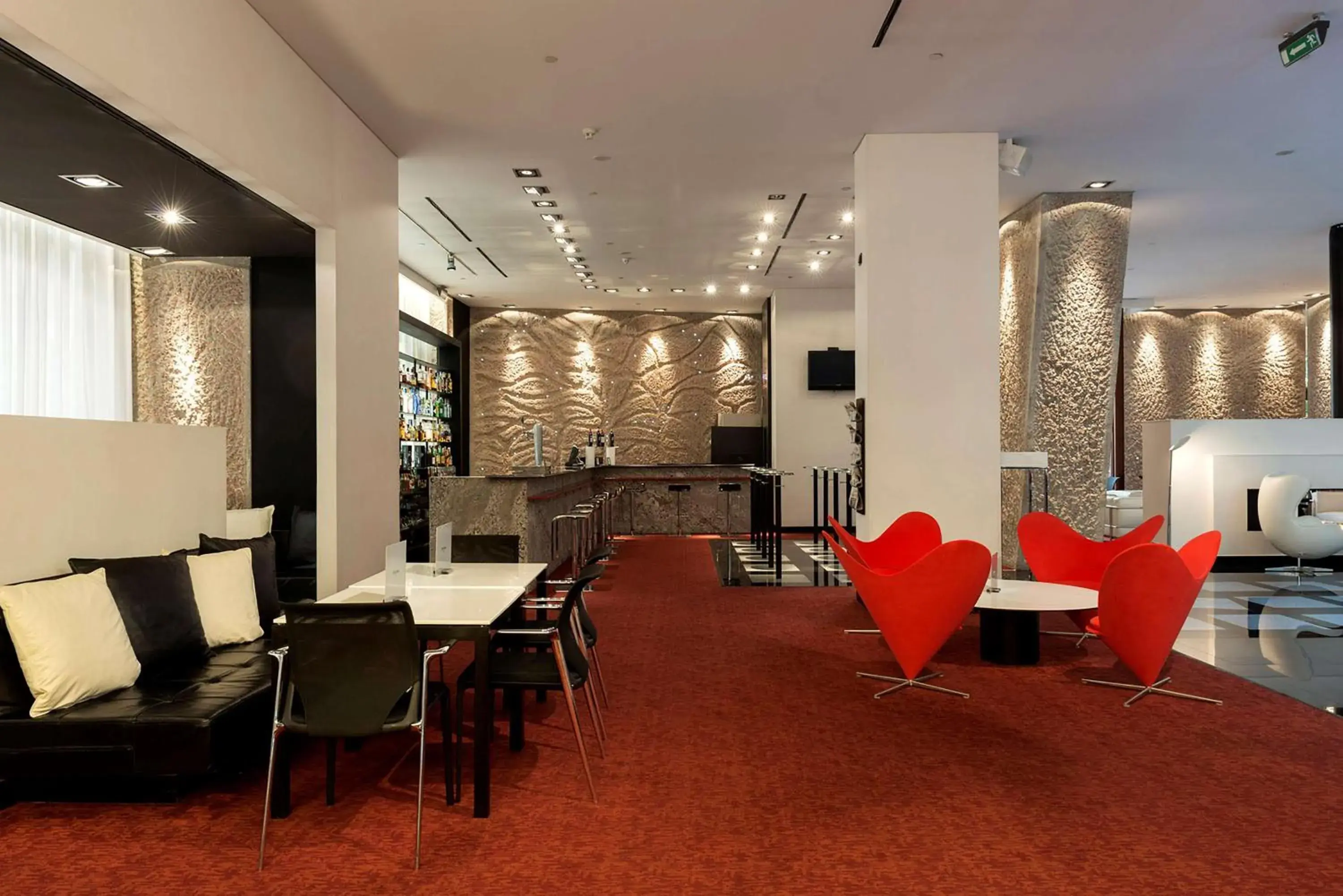 Lounge or bar in Hilton Madrid Airport Lounge or bar in Hilton Madrid Airport