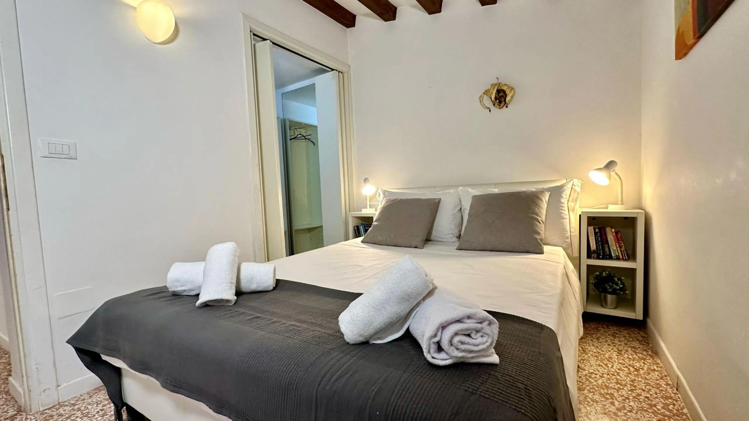 Bed in City Apartments Salute-Accademia