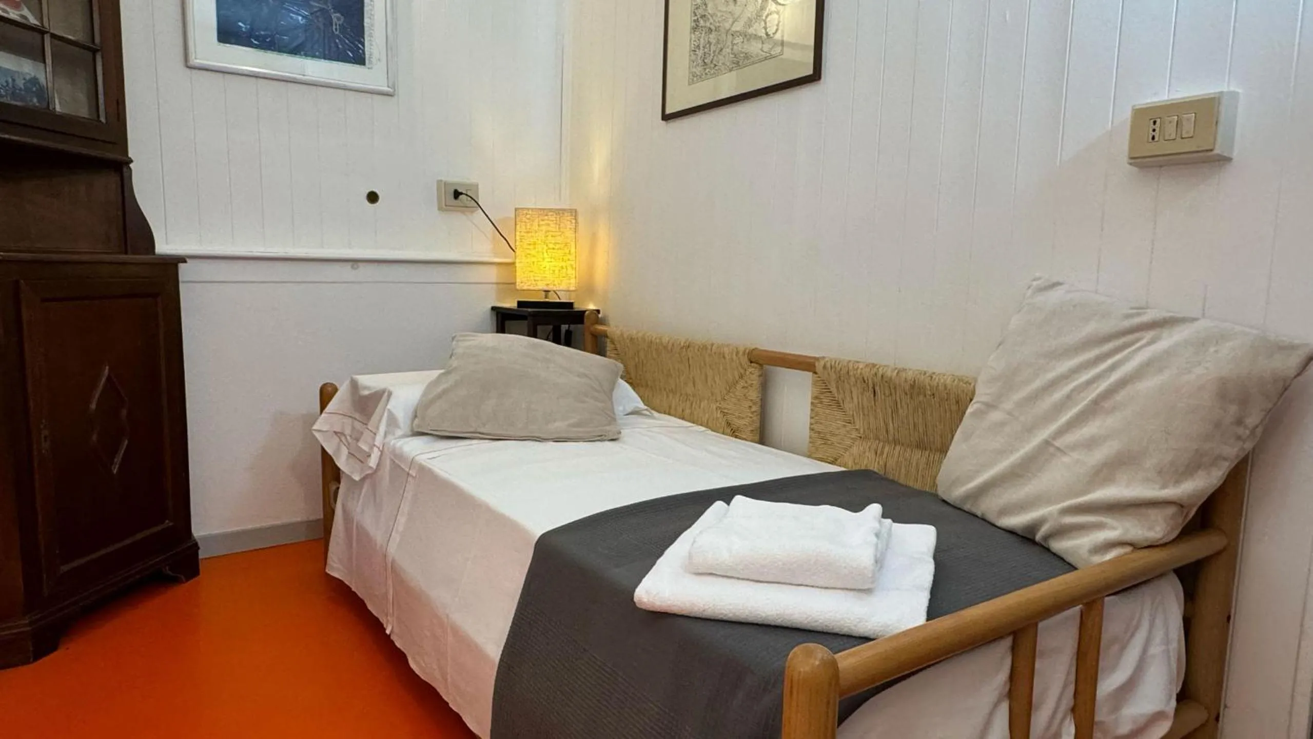 Bed in City Apartments Salute-Accademia