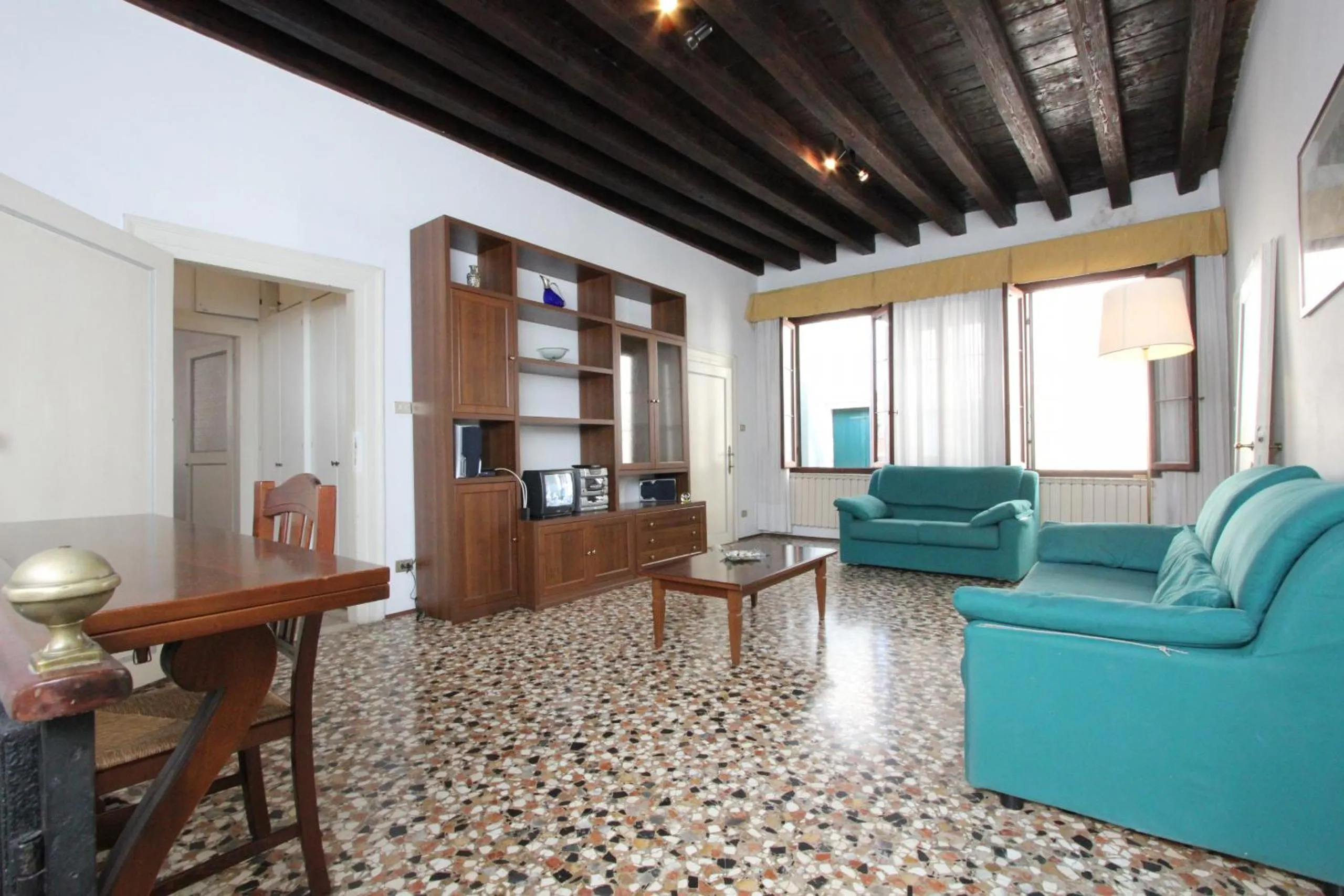 Communal lounge/ TV room in City Apartments Salute-Accademia