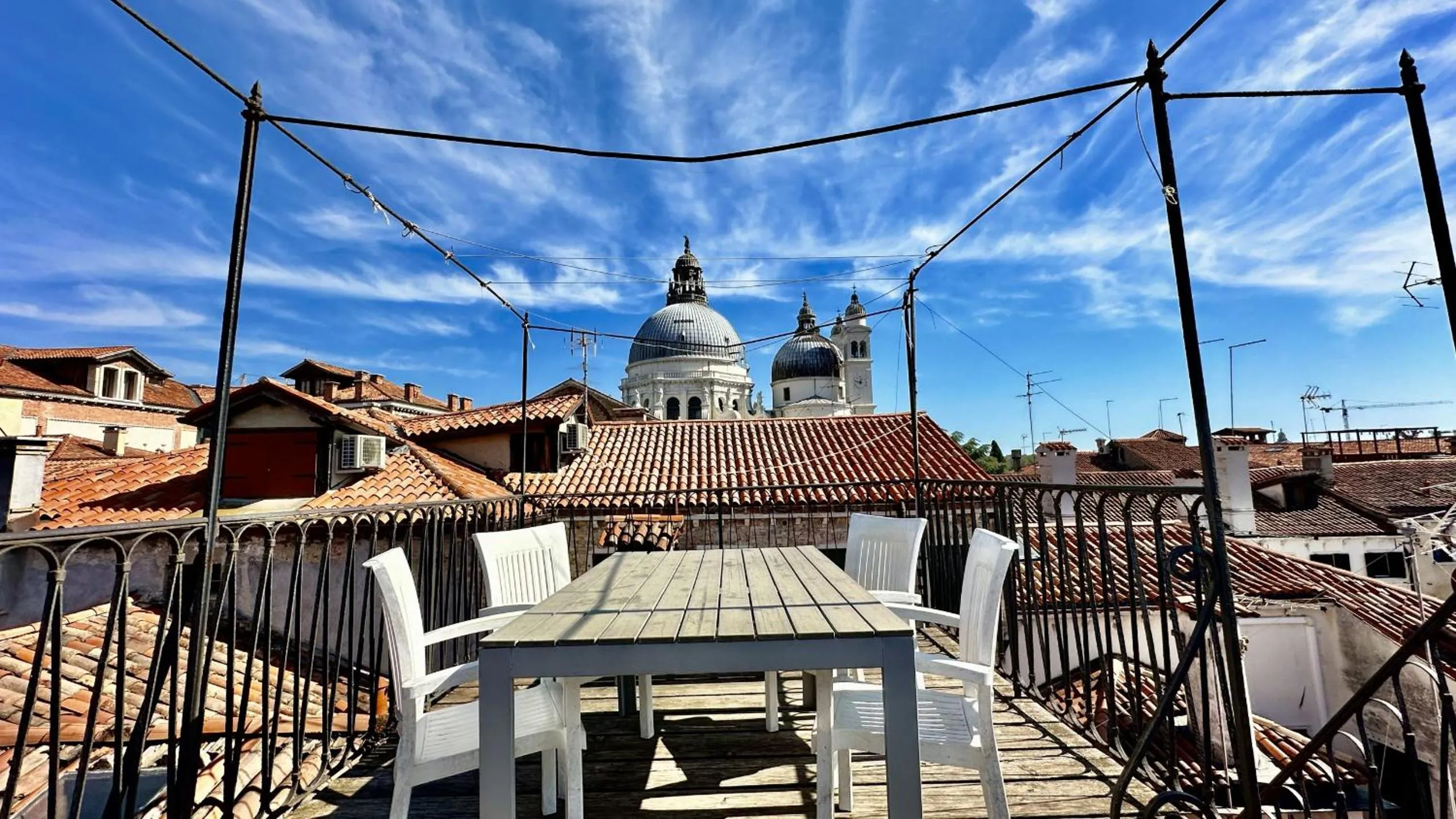 Balcony/Terrace in City Apartments Salute-Accademia