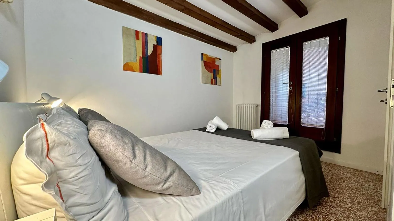 Bed in City Apartments Salute-Accademia