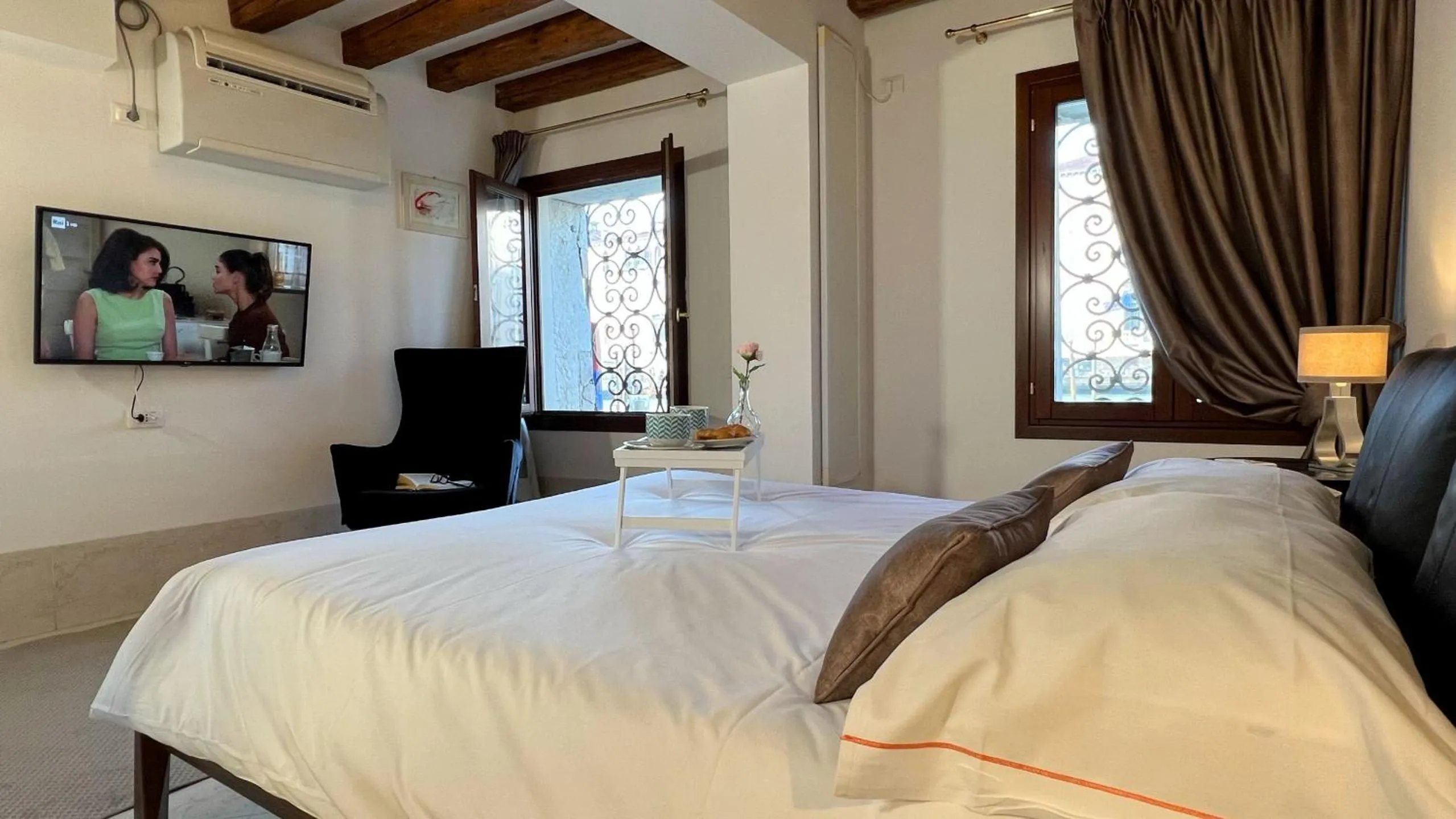 Bed in City Apartments Salute-Accademia