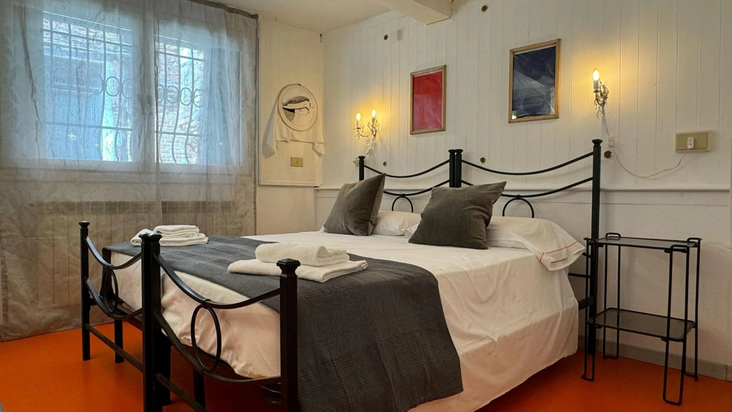 Bed in City Apartments Salute-Accademia