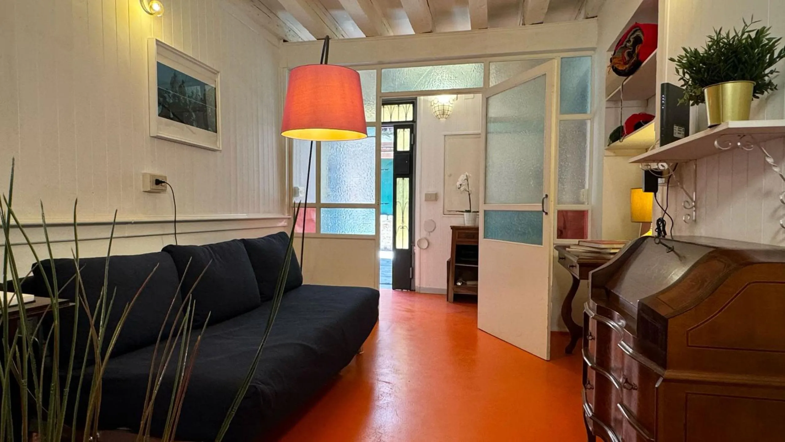 Communal lounge/ TV room in City Apartments Salute-Accademia