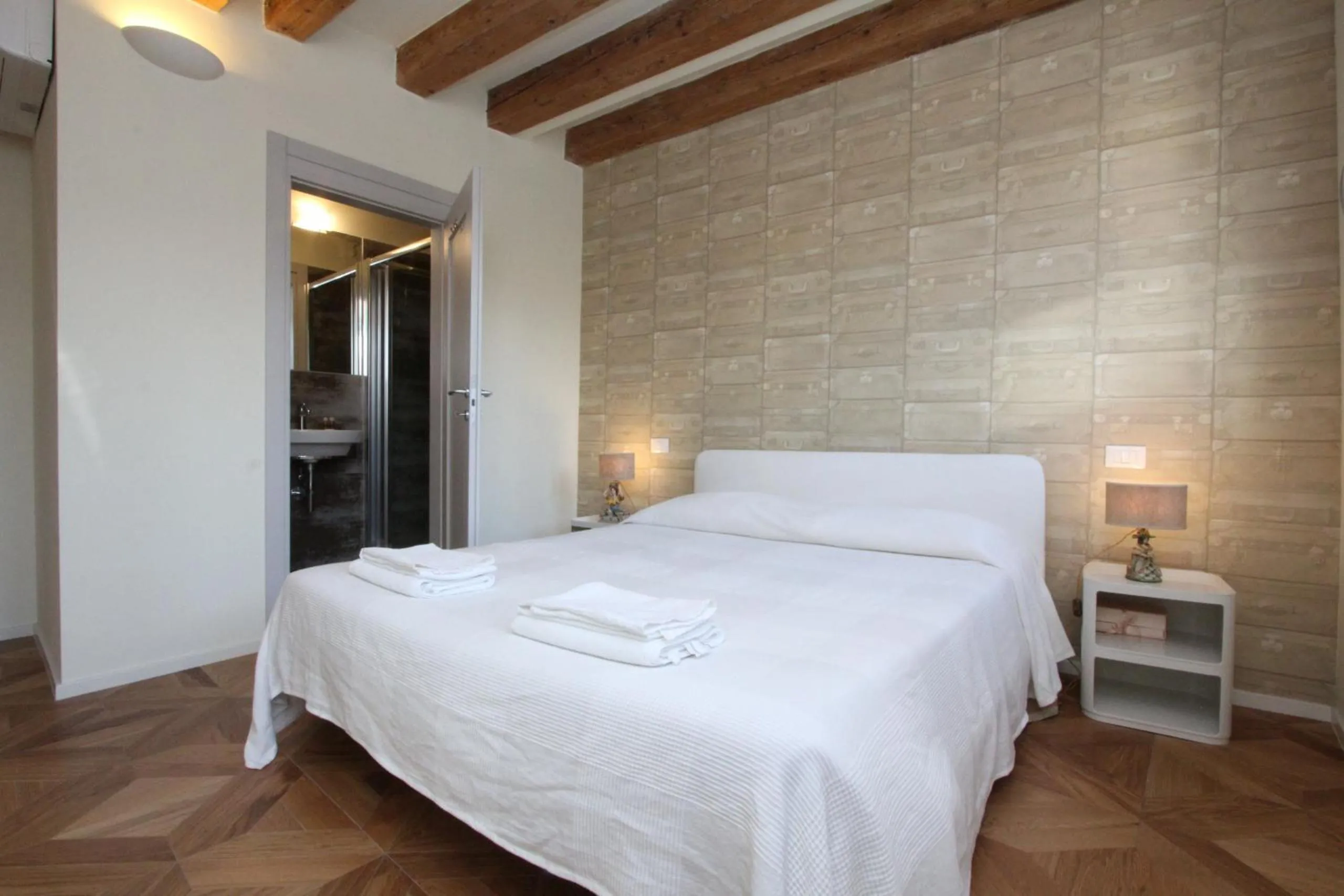 Bed in City Apartments Salute-Accademia