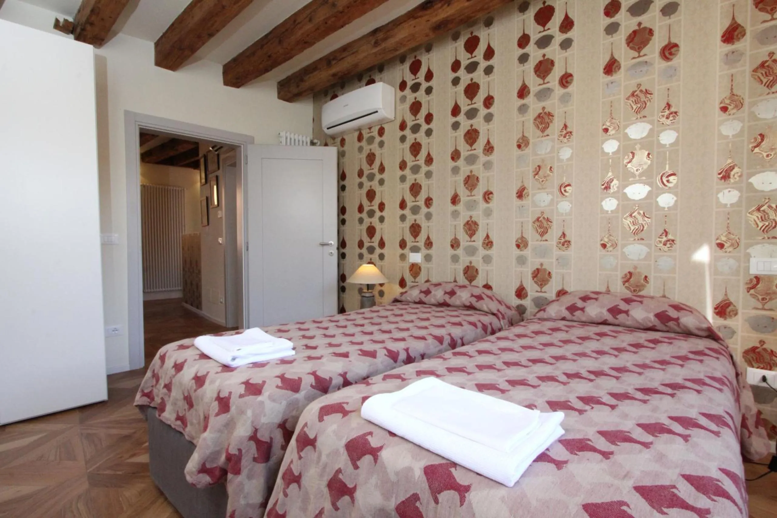 Bed in City Apartments Salute-Accademia