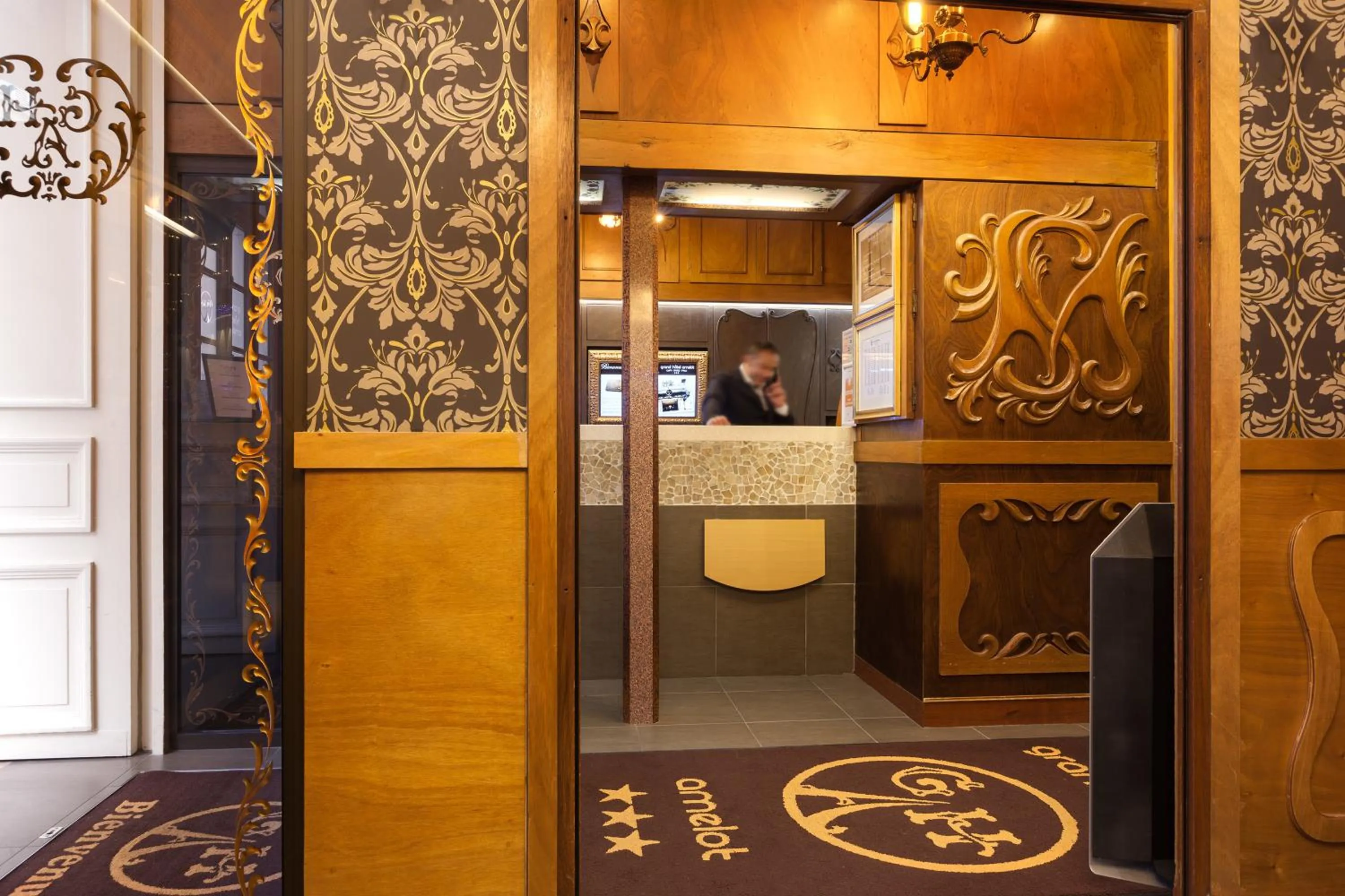 People in Grand Hôtel Amelot