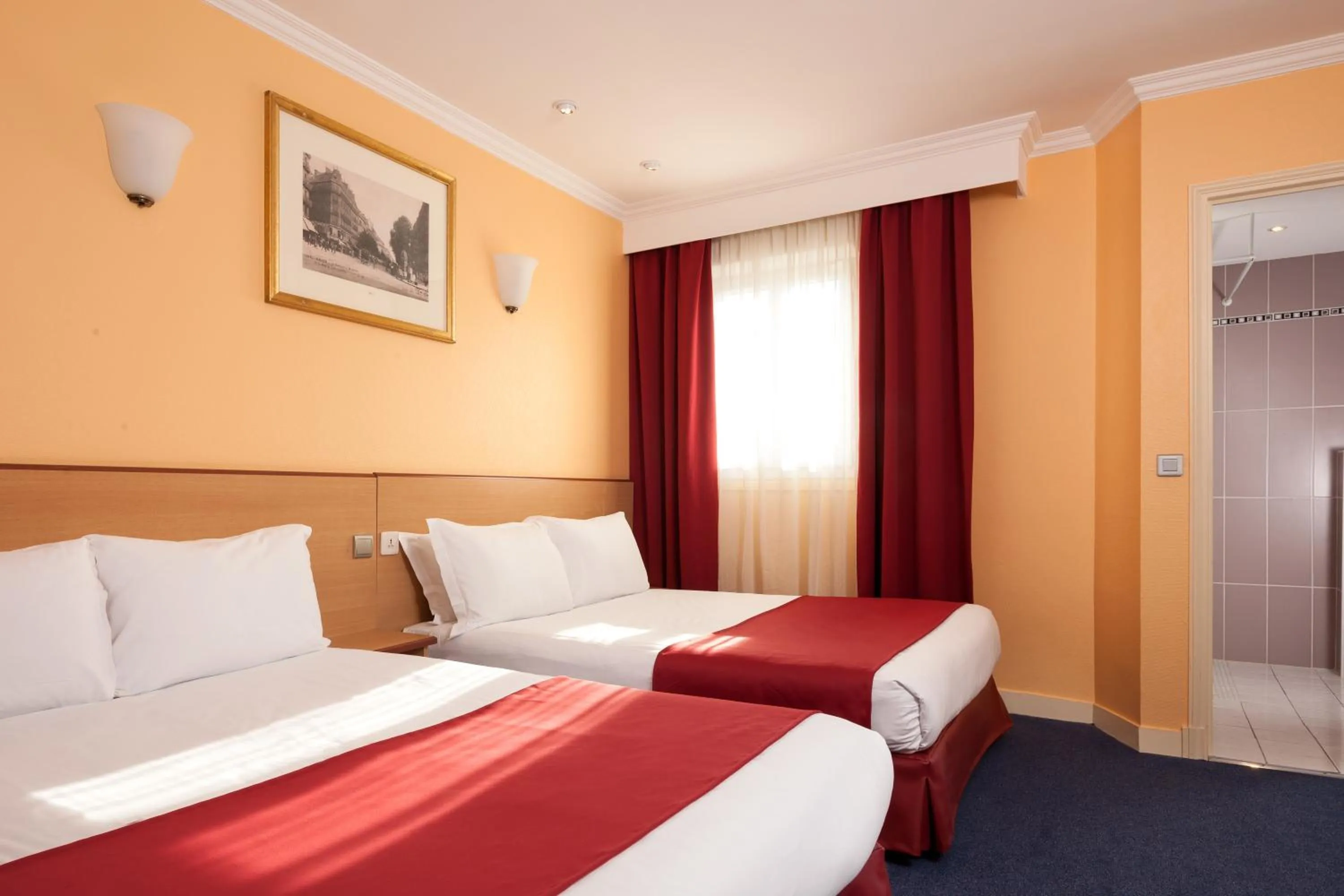 Bedroom, Bed in Grand Hôtel Amelot