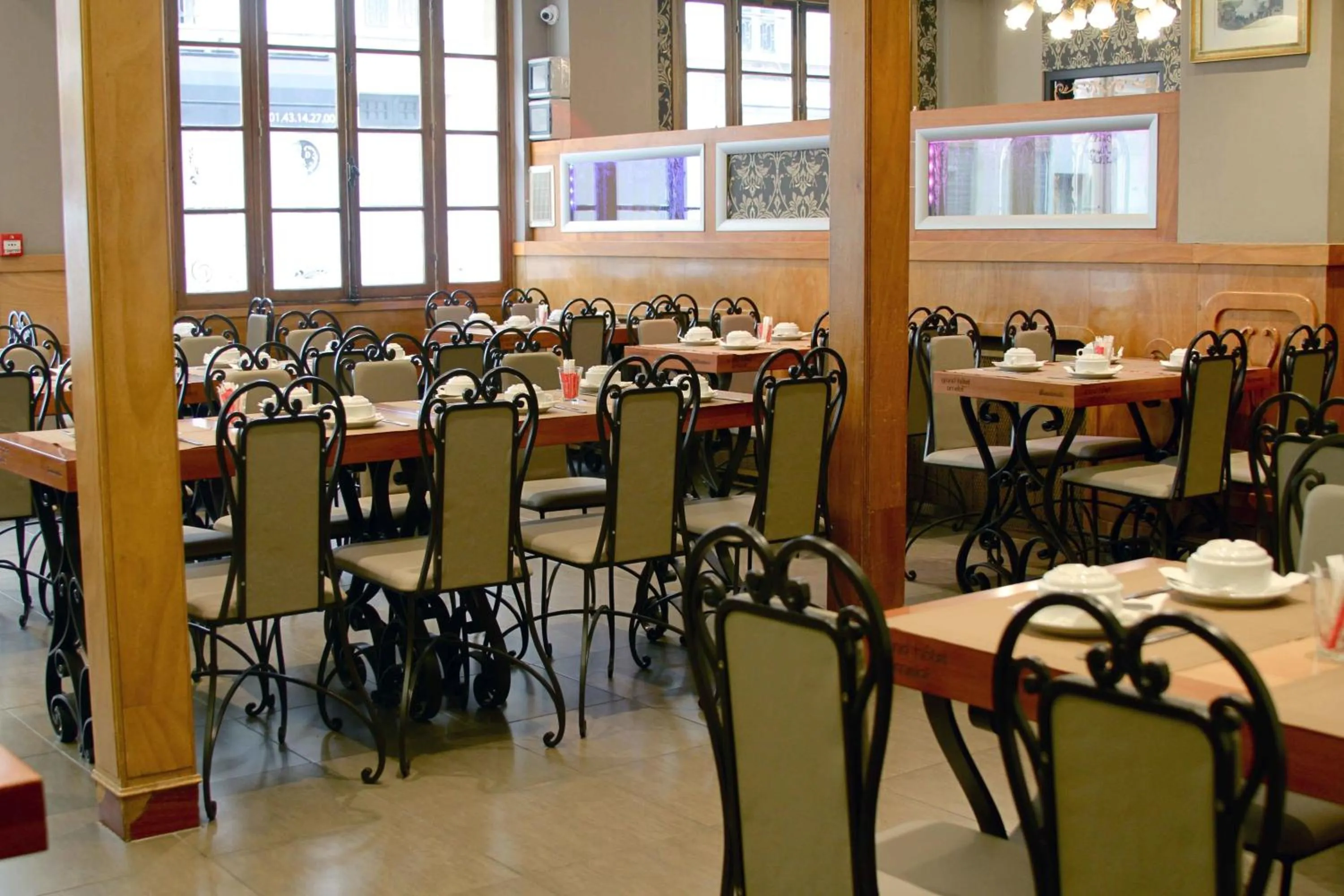 Restaurant/places to eat in Grand Hôtel Amelot