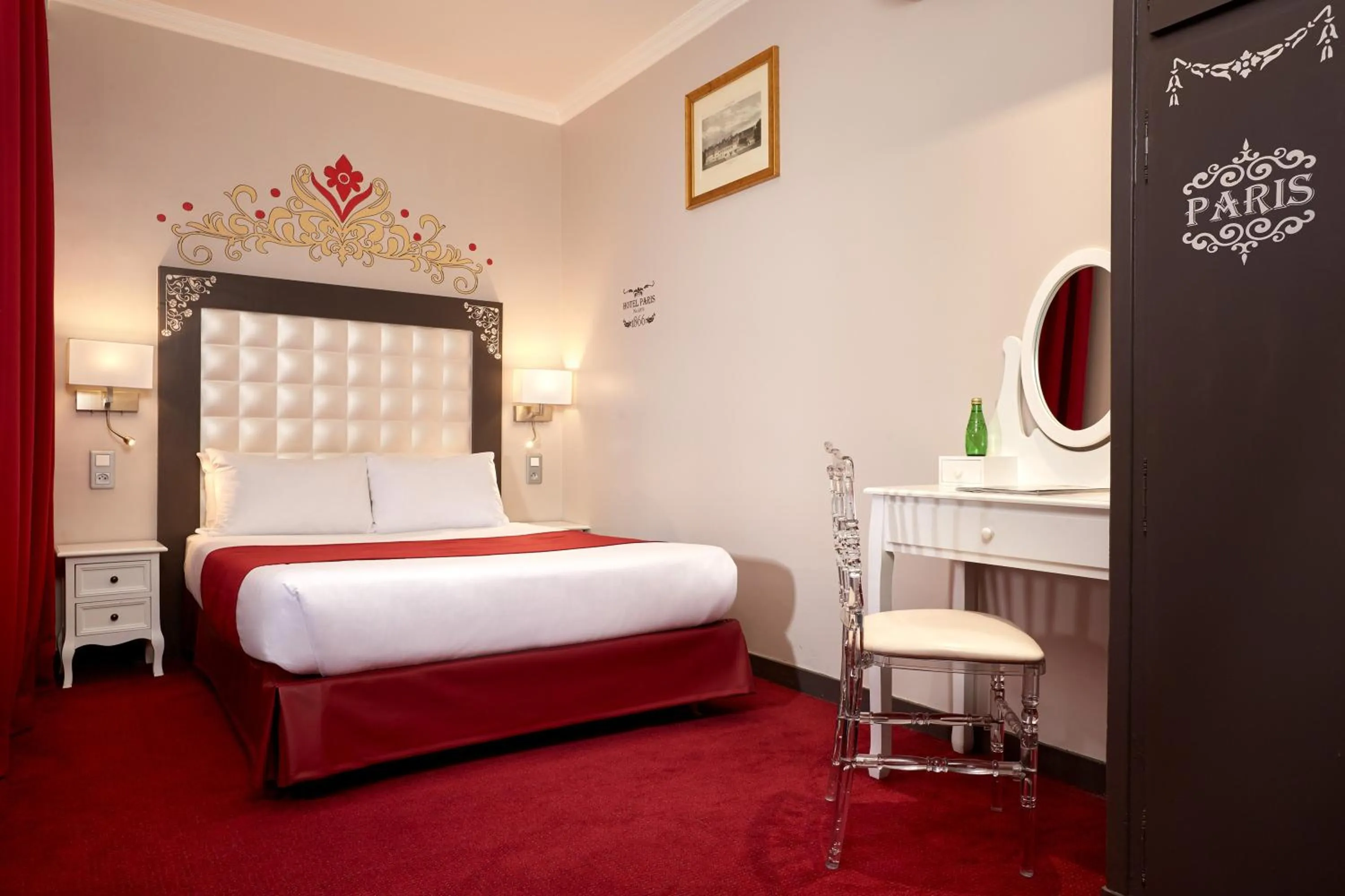 Bed in Grand Hôtel Amelot