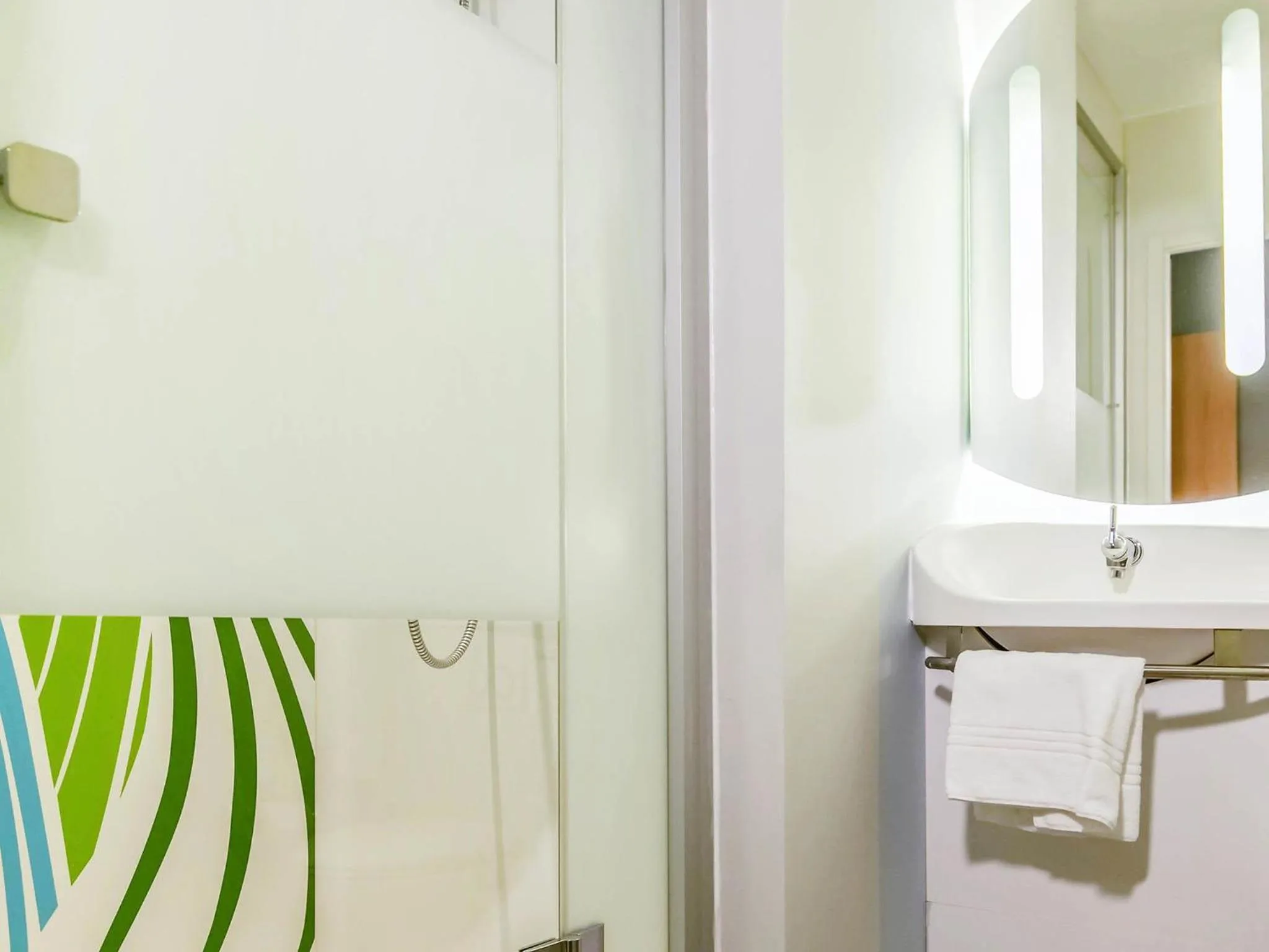 Bedroom in Ibis Budget Porte de Camargue