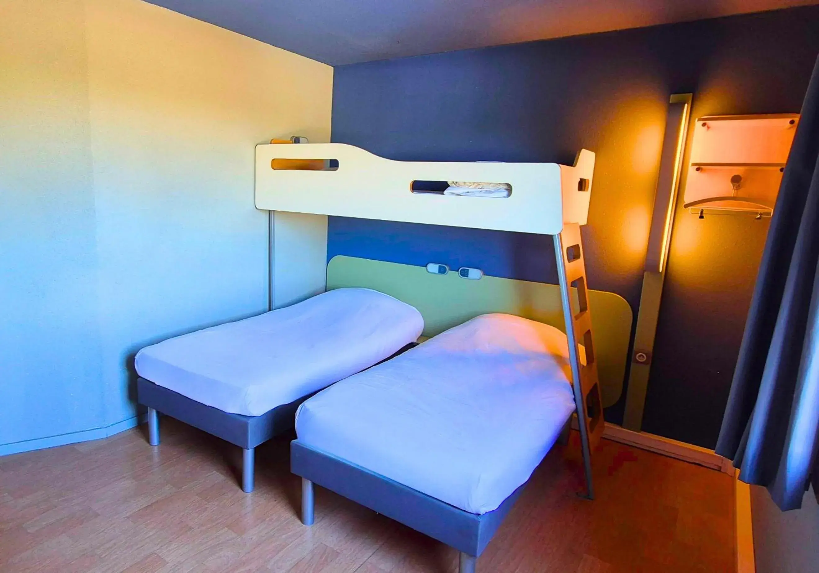 Bed in Ibis Budget Porte de Camargue Bed in Ibis Budget Porte de Camargue