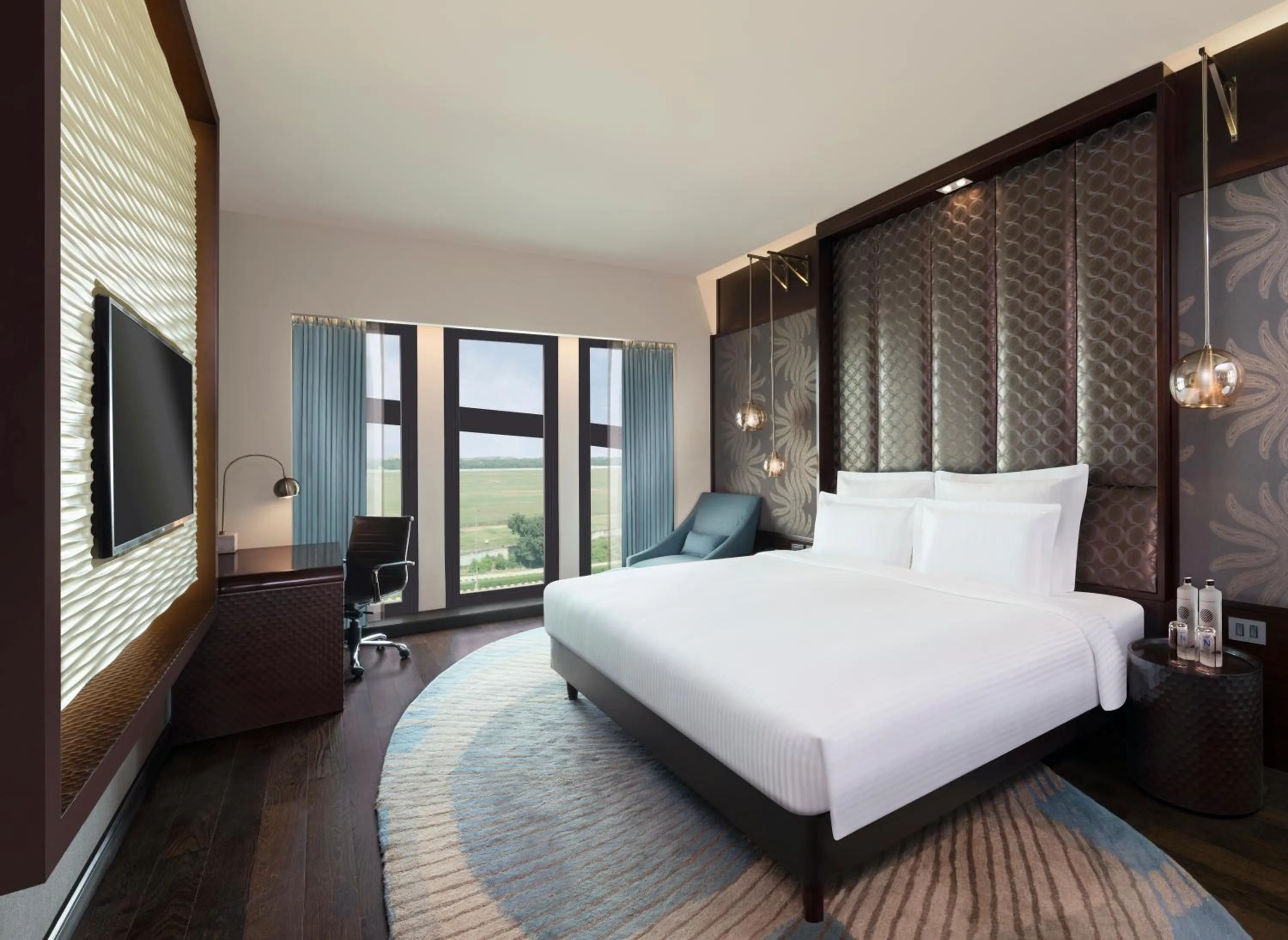 Bedroom, Bed in Pullman New Delhi Aerocity