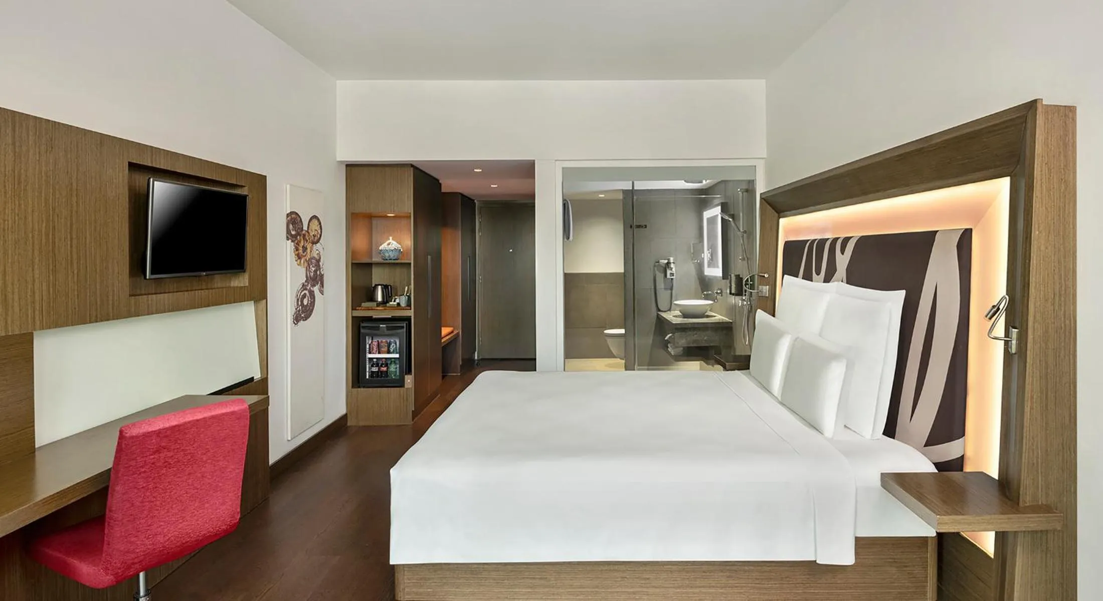 Bedroom, Bed in Novotel New Delhi Aerocity