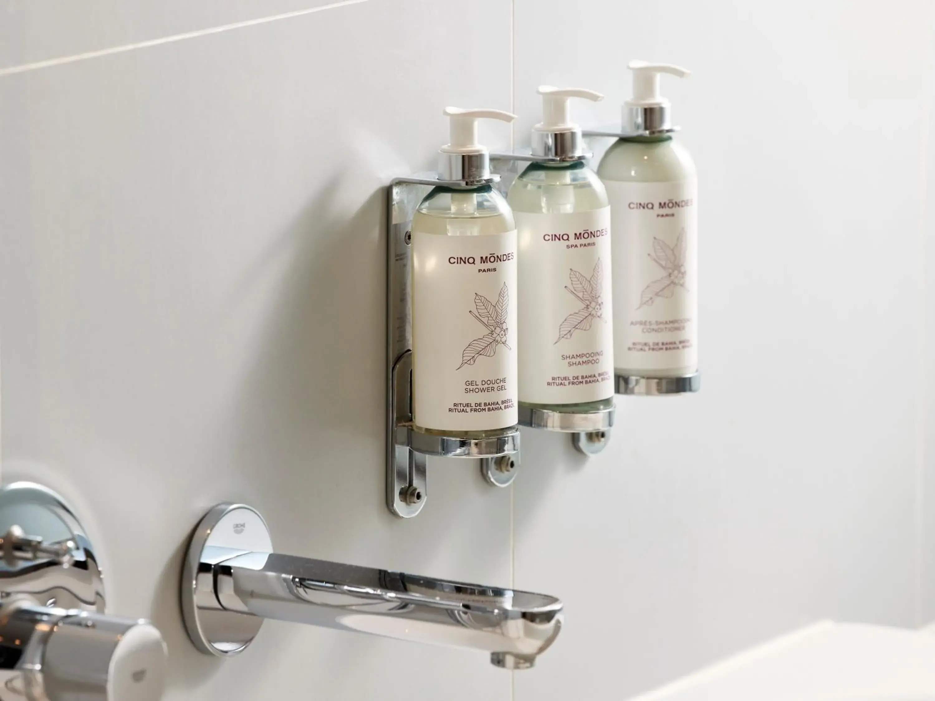 Classic Queen or Twin Room with Partial Sea or Port View in Cures Marines Hotel Thalasso & Spa Trouville - MGallery Collection Classic Queen or Twin Room with Partial Sea or Port View in Cures Marines Hotel Thalasso & Spa Trouville - MGallery Collection