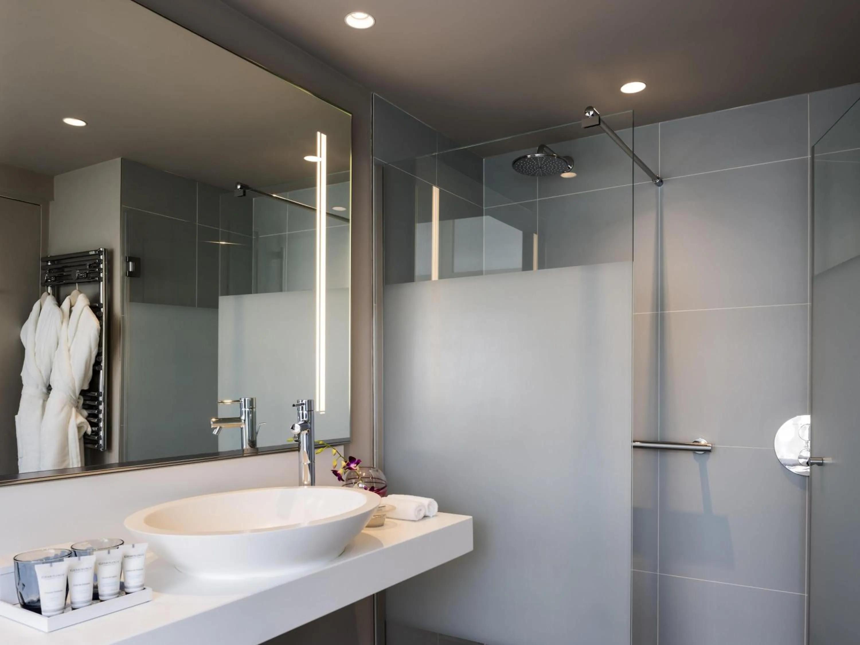 Bedroom in Cures Marines Hotel Thalasso & Spa Trouville - MGallery Collection